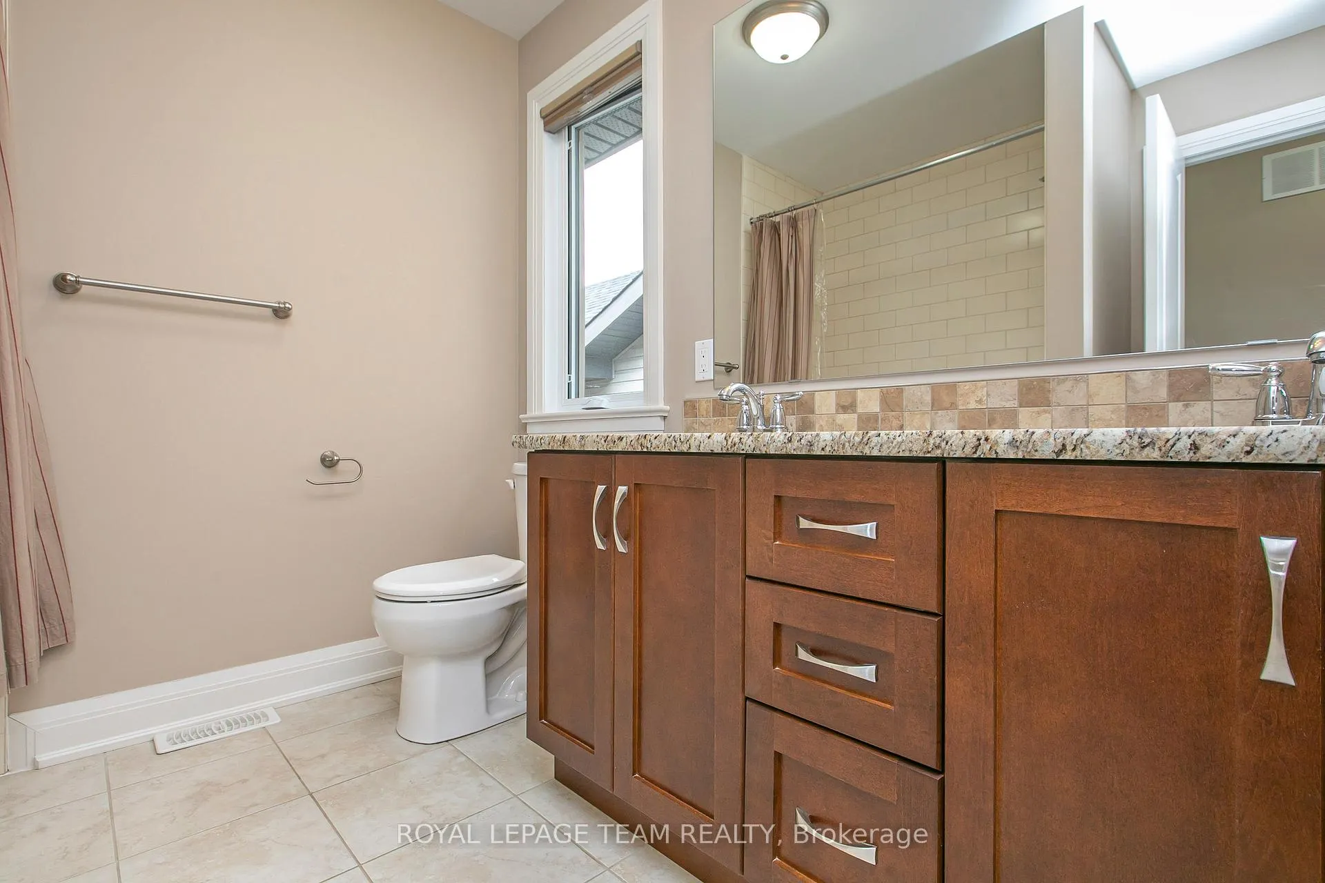 Photo 12 of 691 Edison Avenue, Ottawa, Laurentianview — HOMEH