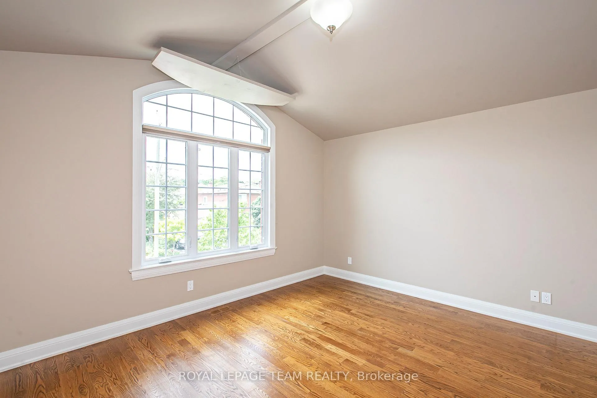 Photo 13 of 691 Edison Avenue, Ottawa, Laurentianview — HOMEH