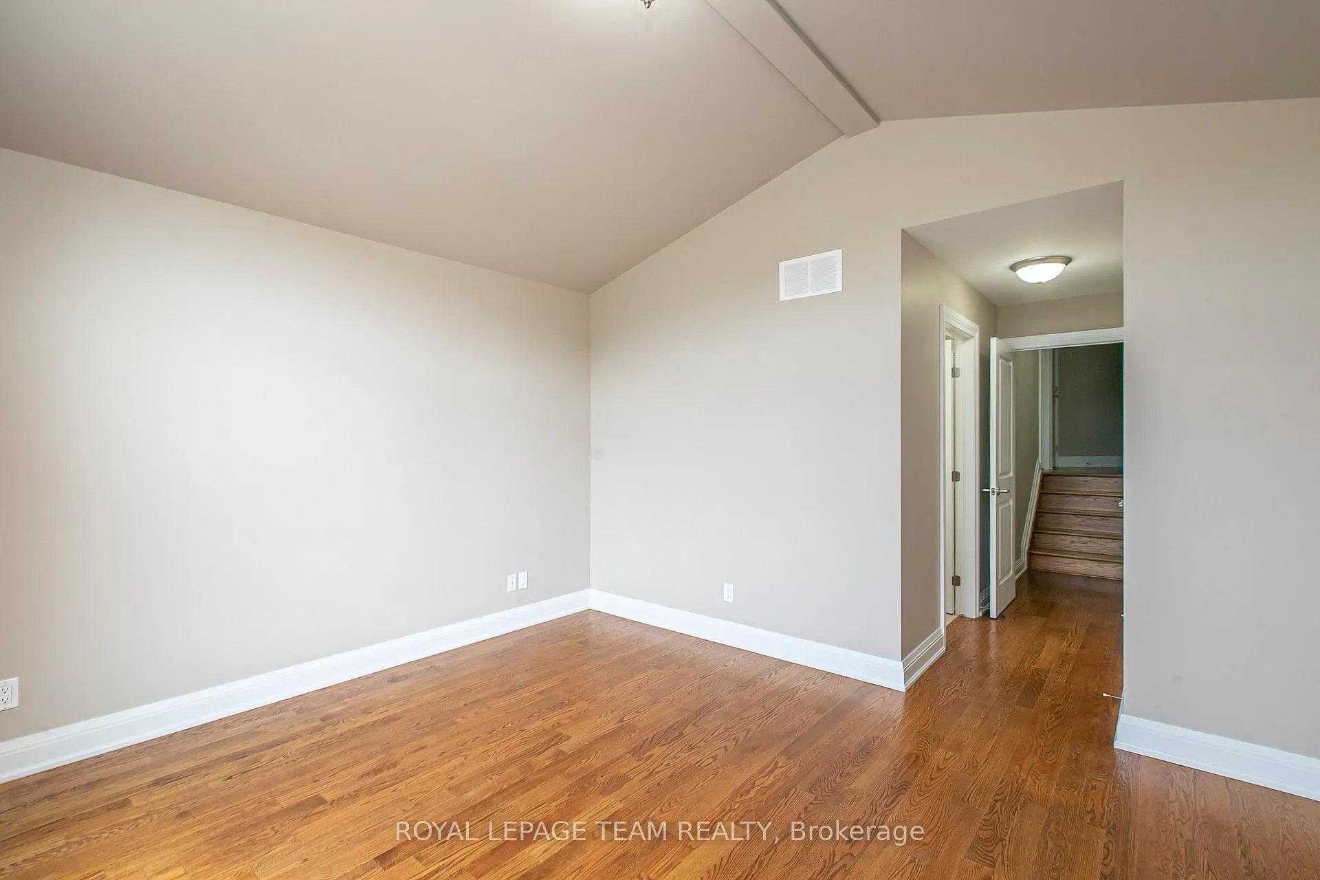 Photo 15 of 691 Edison Avenue, Ottawa, Laurentianview — HOMEH