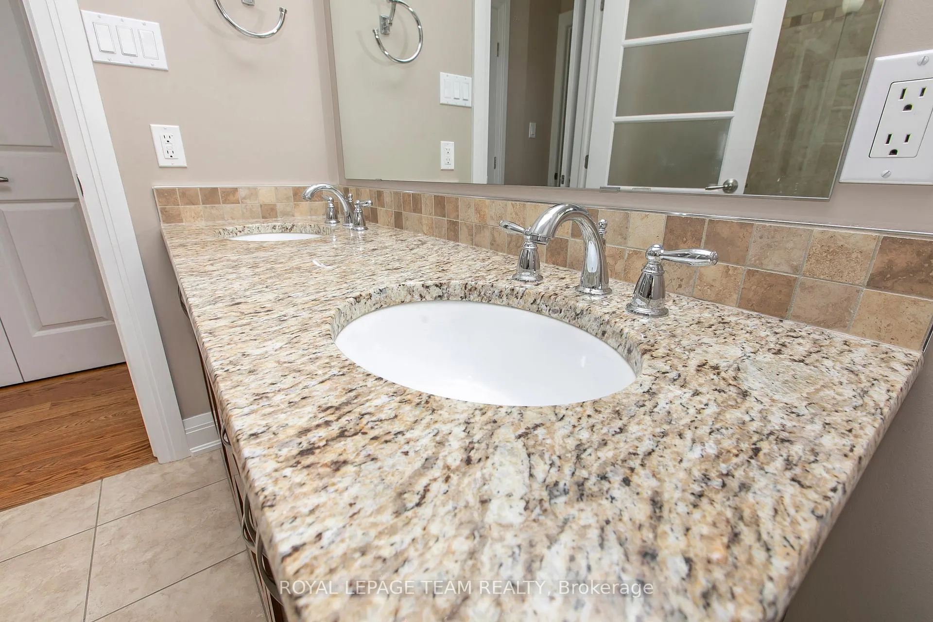 Photo 17 of 691 Edison Avenue, Ottawa, Laurentianview — HOMEH