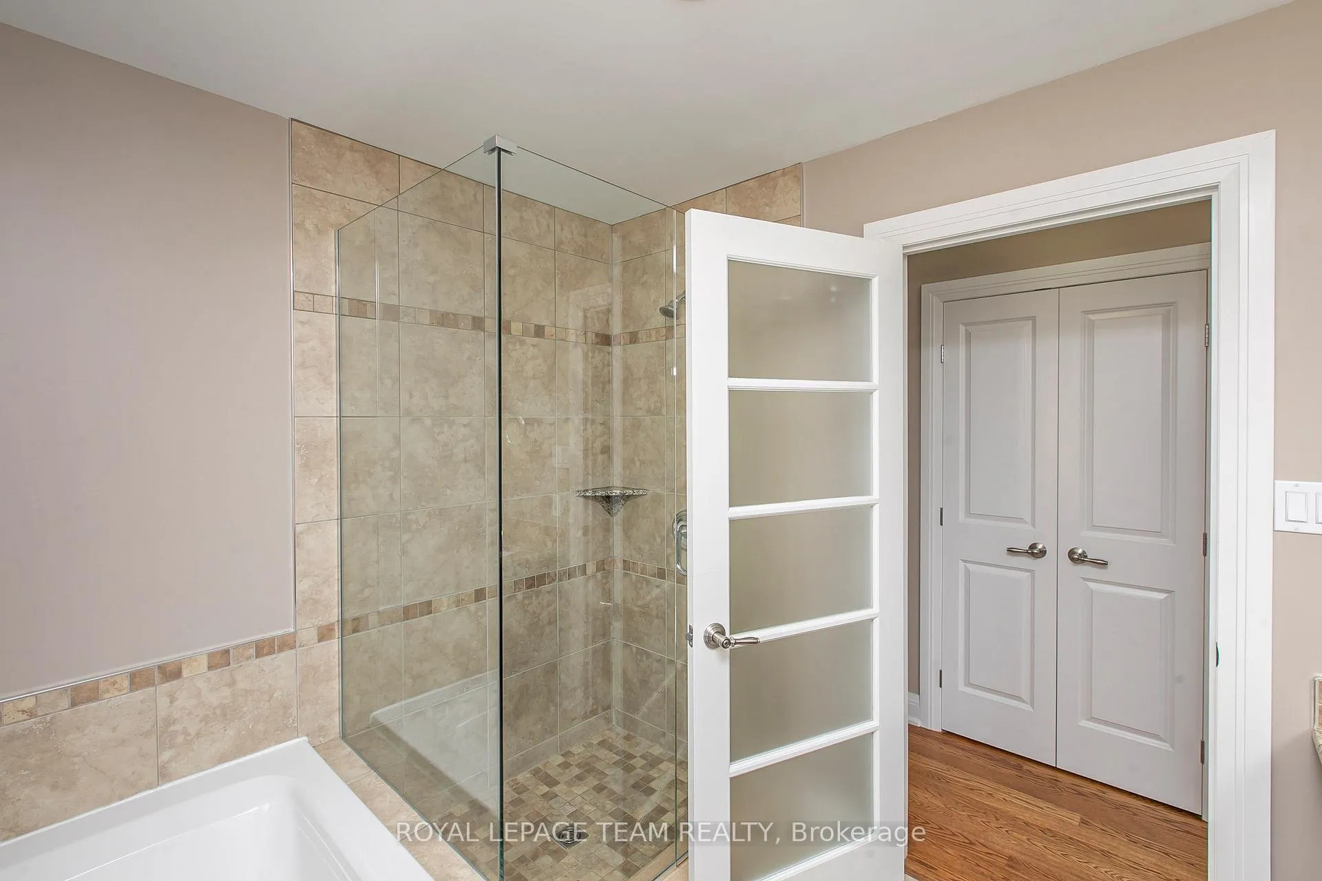 Photo 19 of 691 Edison Avenue, Ottawa, Laurentianview — HOMEH