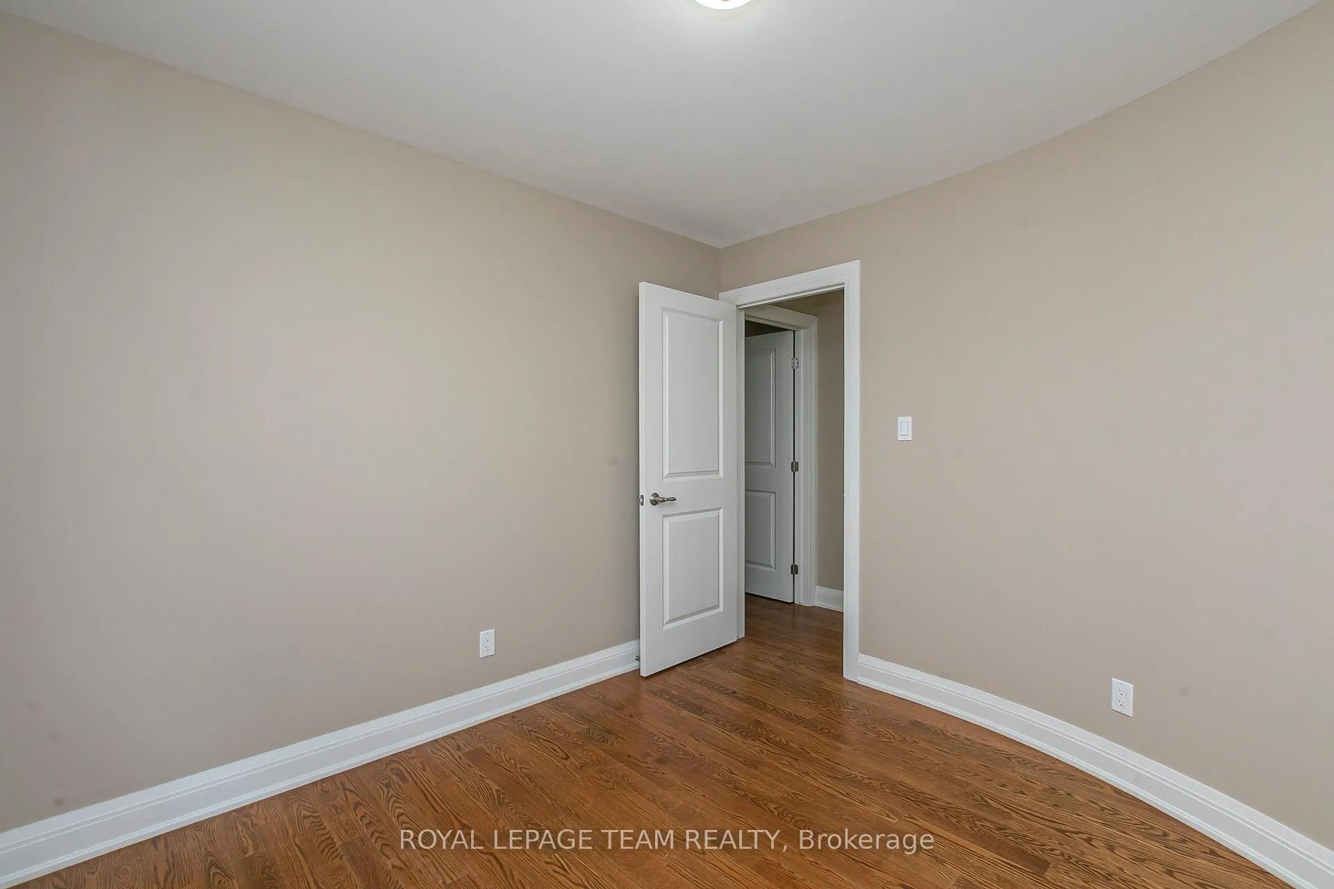 Photo 24 of 691 Edison Avenue, Ottawa, Laurentianview — HOMEH