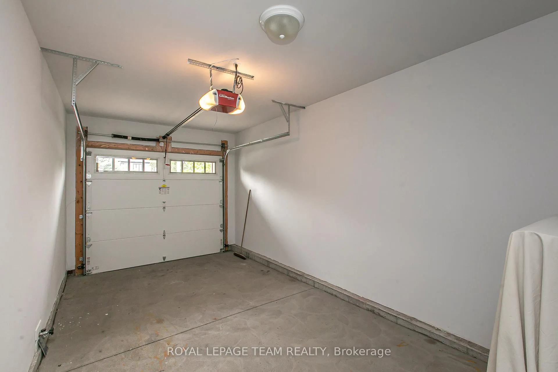 Photo 33 of 691 Edison Avenue, Ottawa, Laurentianview — HOMEH