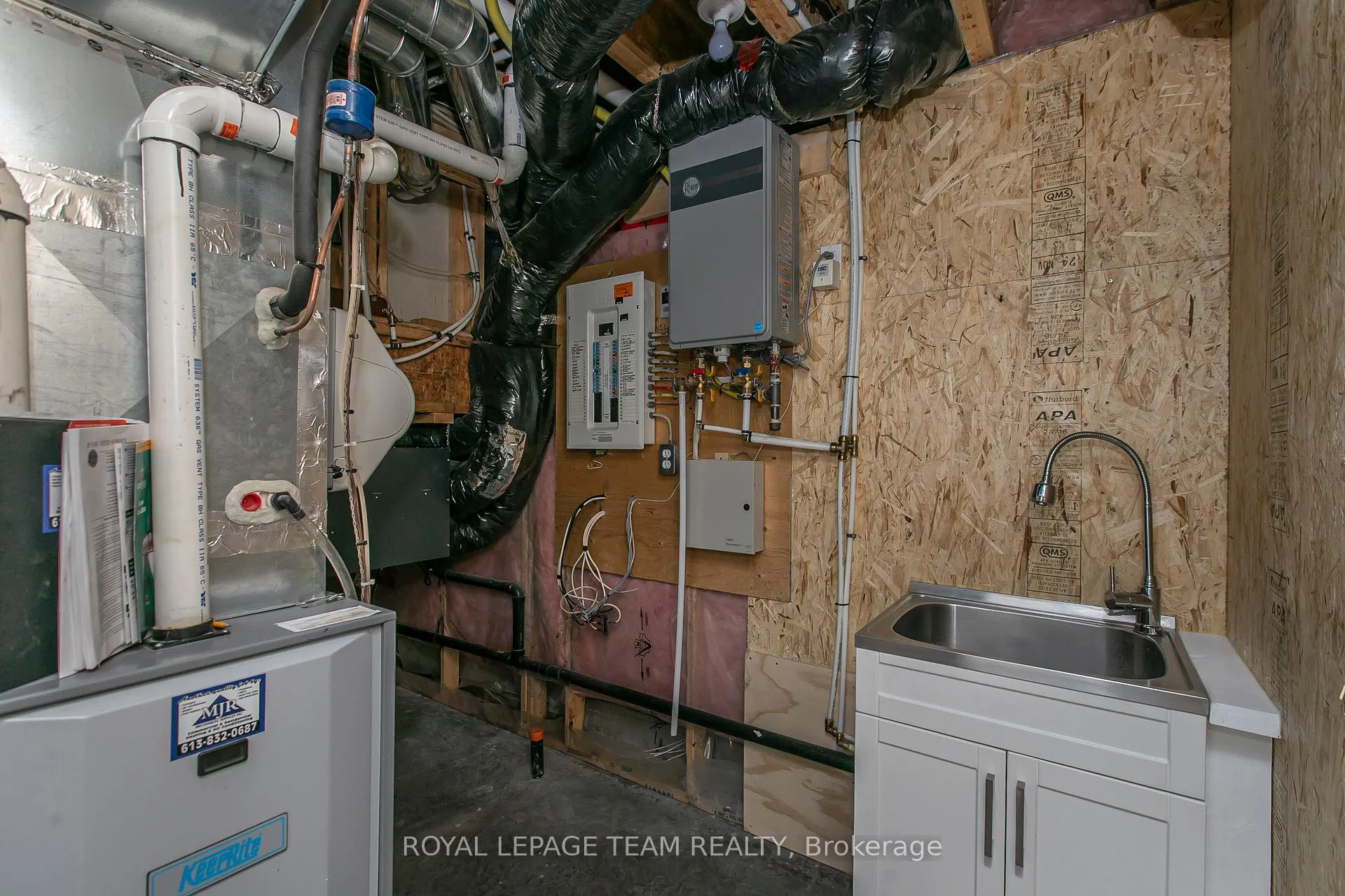 Photo 34 of 691 Edison Avenue, Ottawa, Laurentianview — HOMEH