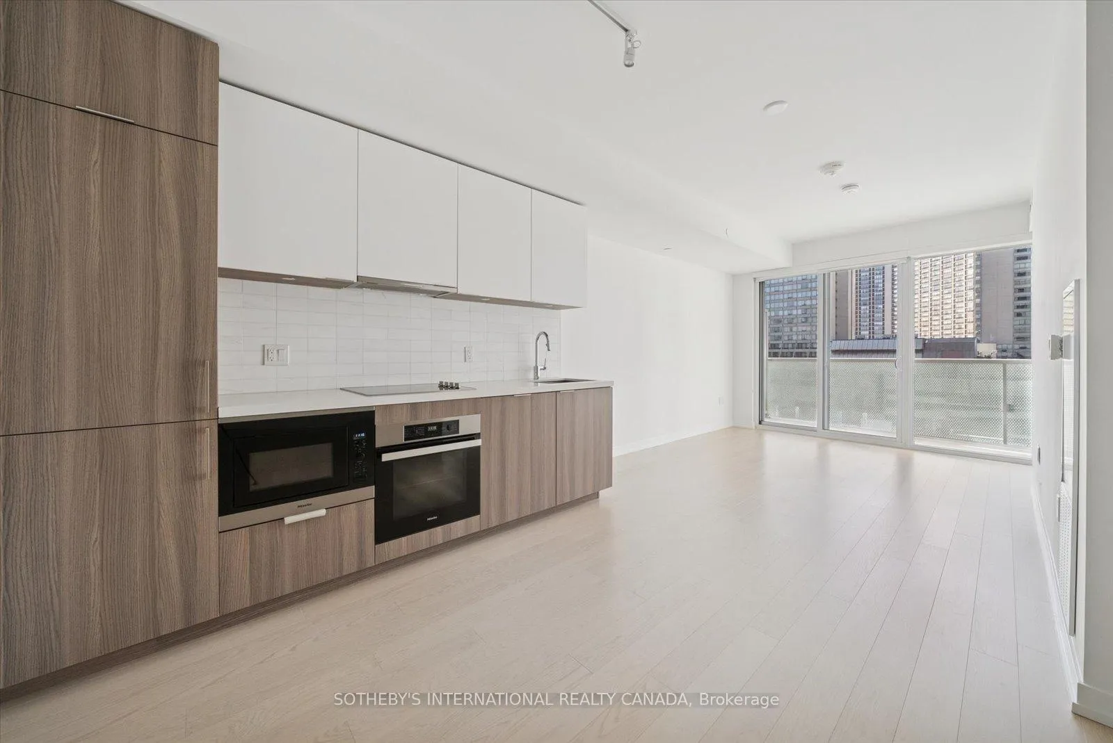 Photo 1 of Unit 618, 15 Queens Quay E, Toronto, Waterfront Communities — HOMEH