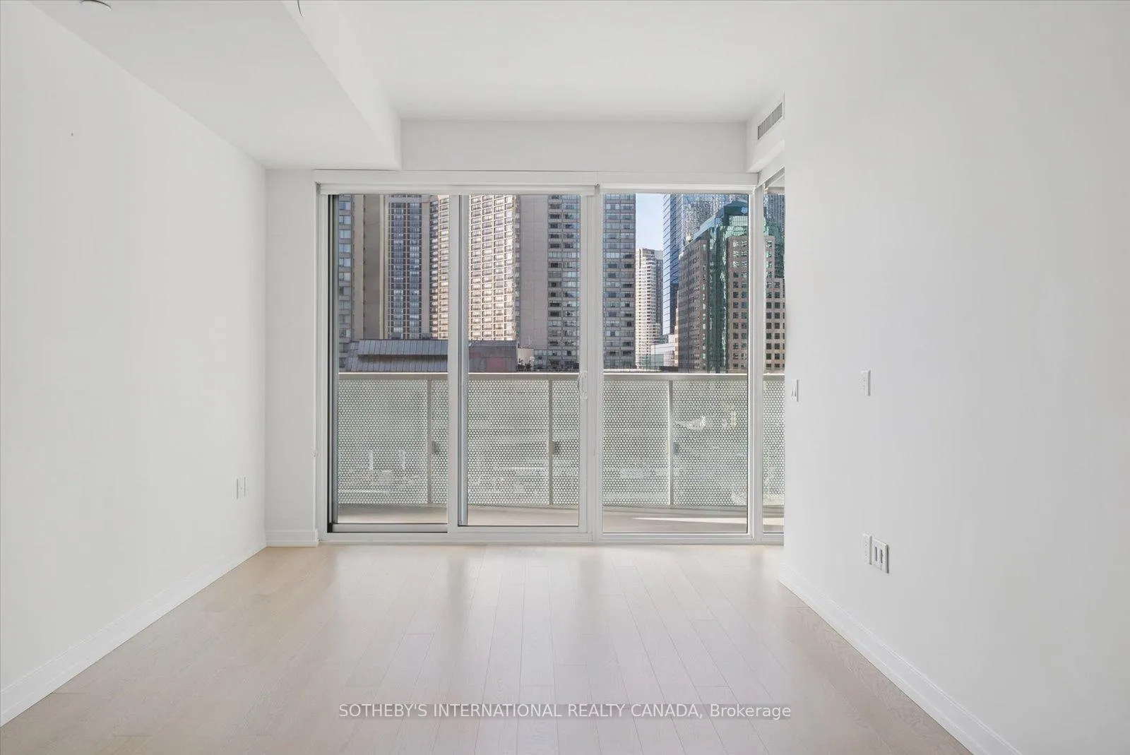 Photo 10 of Unit 618, 15 Queens Quay E, Toronto, Waterfront Communities — HOMEH