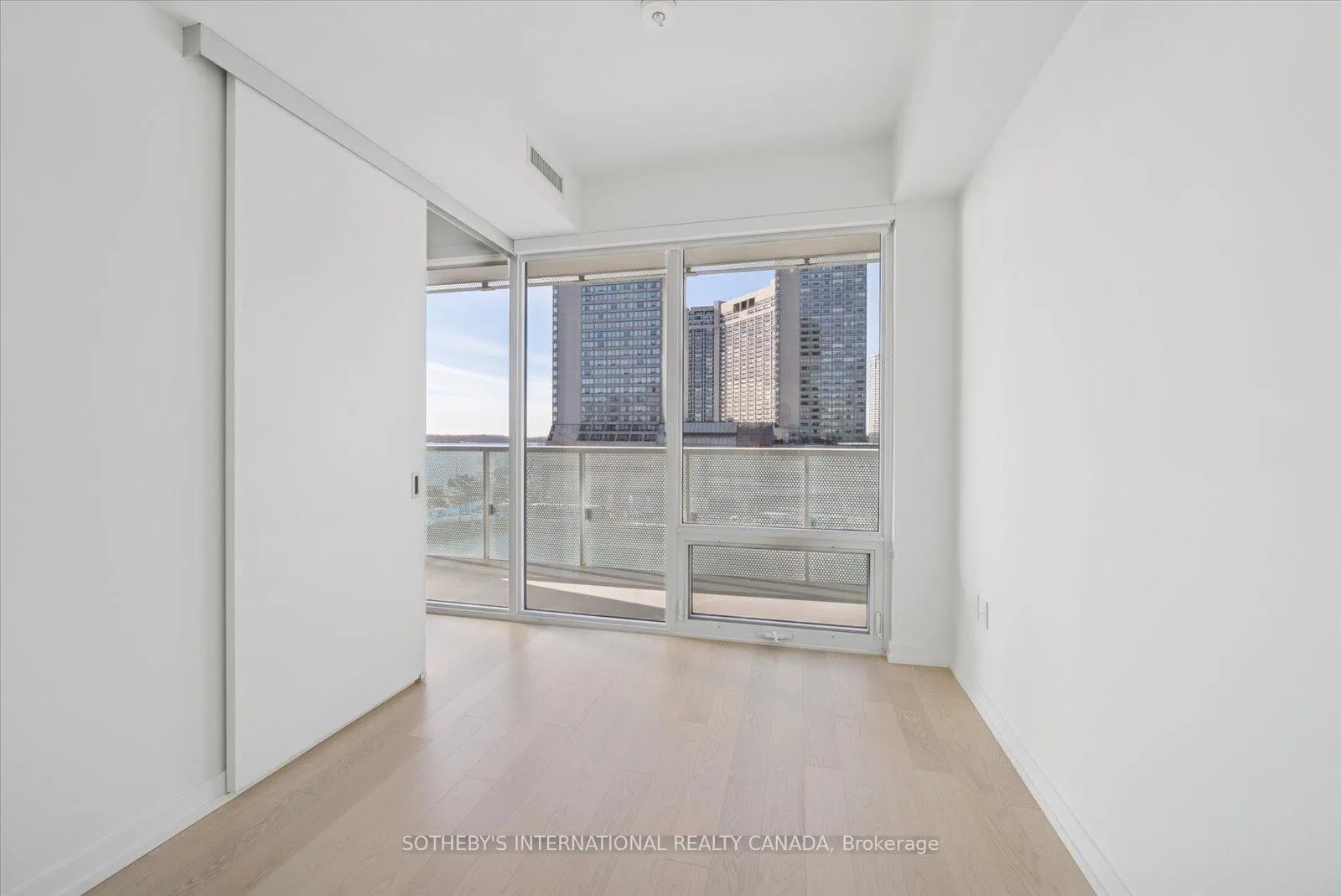 Photo 18 of Unit 618, 15 Queens Quay E, Toronto, Waterfront Communities — HOMEH