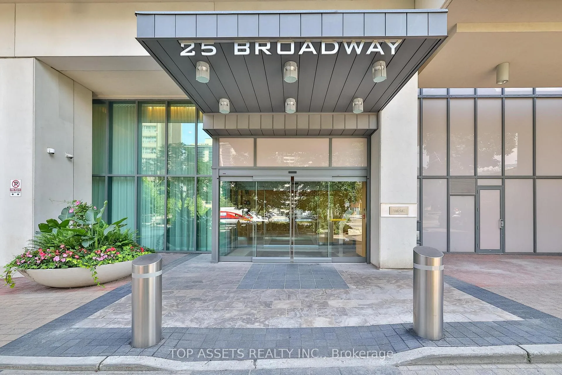 Photo 1 of Unit 708, 25 Broadway Avenue, Toronto, Mount Pleasant West — HOMEH