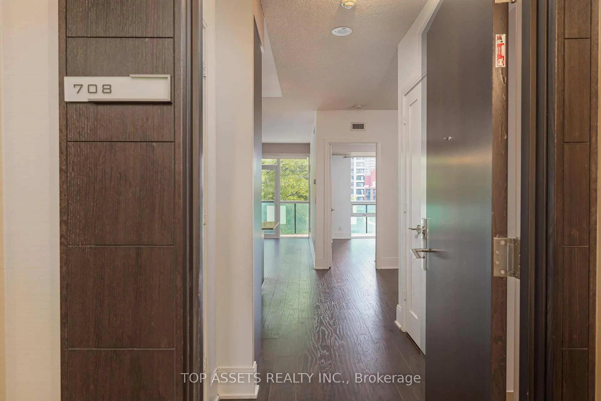 Photo 2 of Unit 708, 25 Broadway Avenue, Toronto, Mount Pleasant West — HOMEH