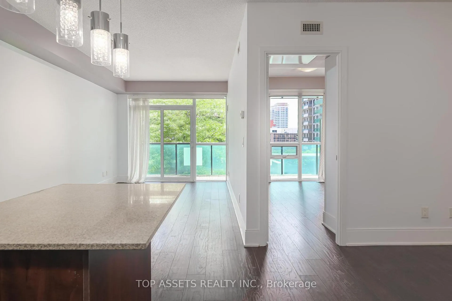 Photo 3 of Unit 708, 25 Broadway Avenue, Toronto, Mount Pleasant West — HOMEH