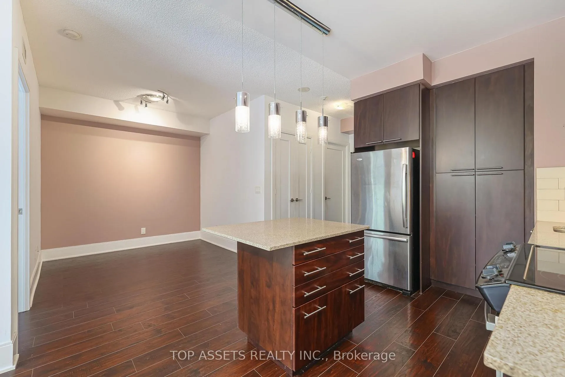 Photo 6 of Unit 708, 25 Broadway Avenue, Toronto, Mount Pleasant West — HOMEH