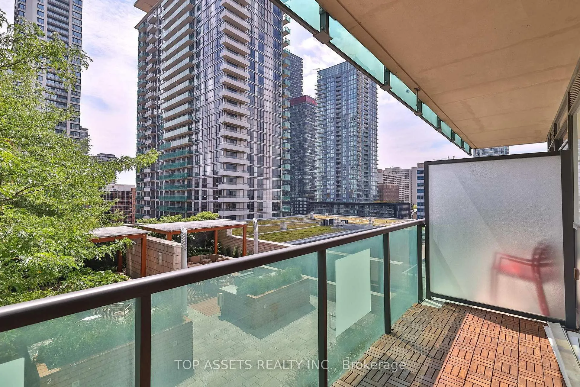 Photo 15 of Unit 708, 25 Broadway Avenue, Toronto, Mount Pleasant West — HOMEH