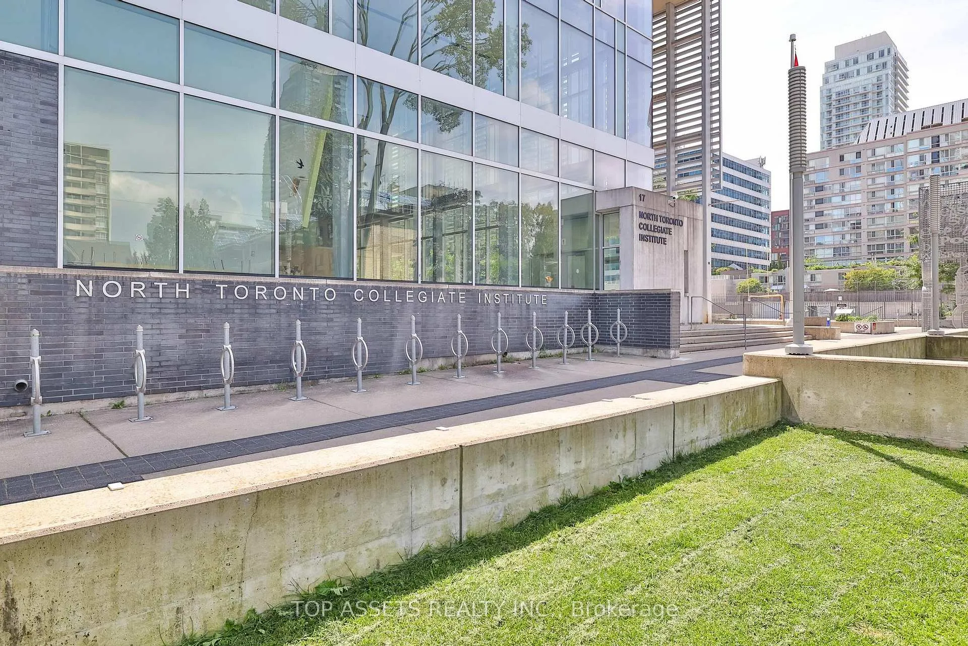 Photo 33 of Unit 708, 25 Broadway Avenue, Toronto, Mount Pleasant West — HOMEH
