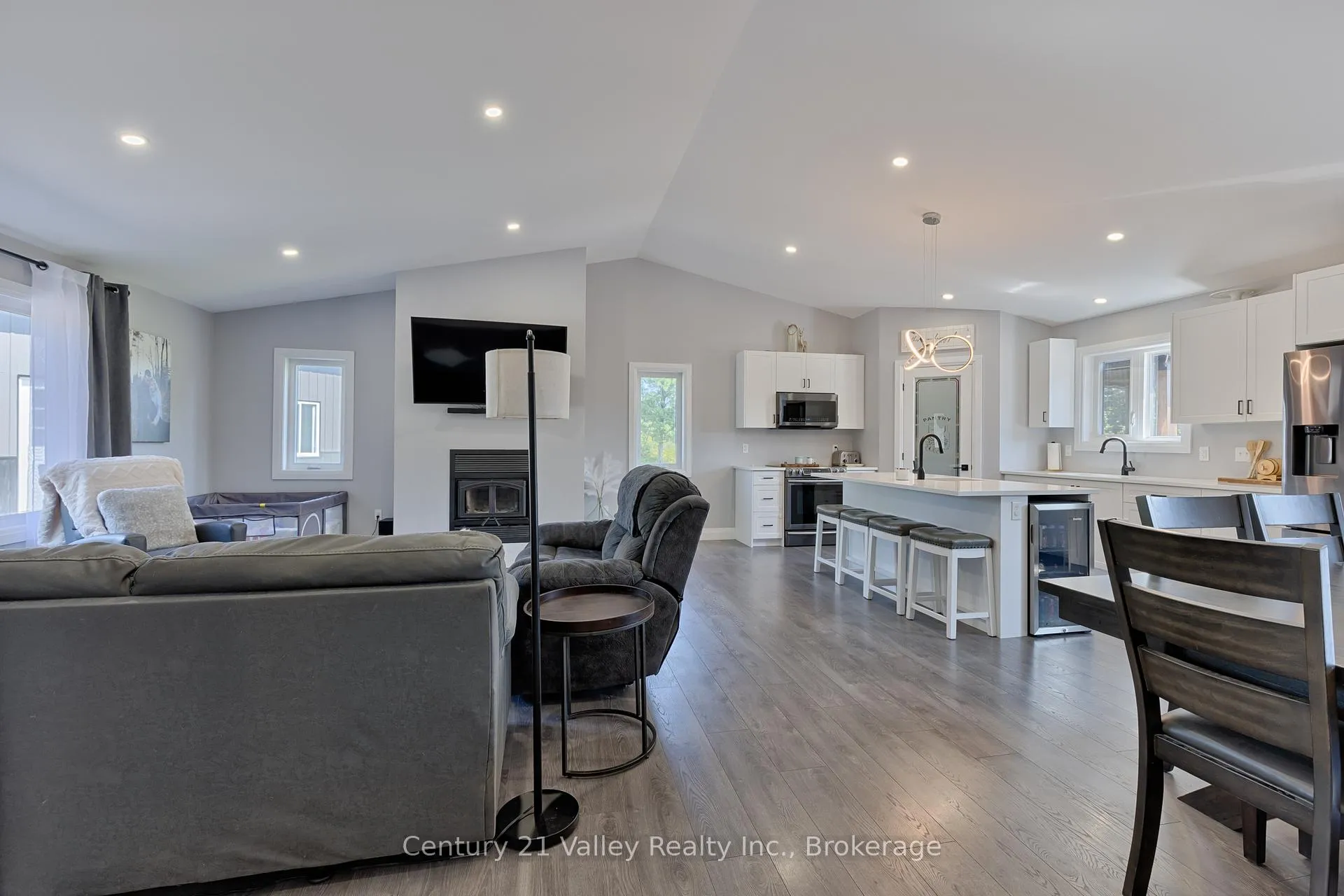 Photo 11 of 64 Eastern Avenue, Greater Madawaska — HOMEH