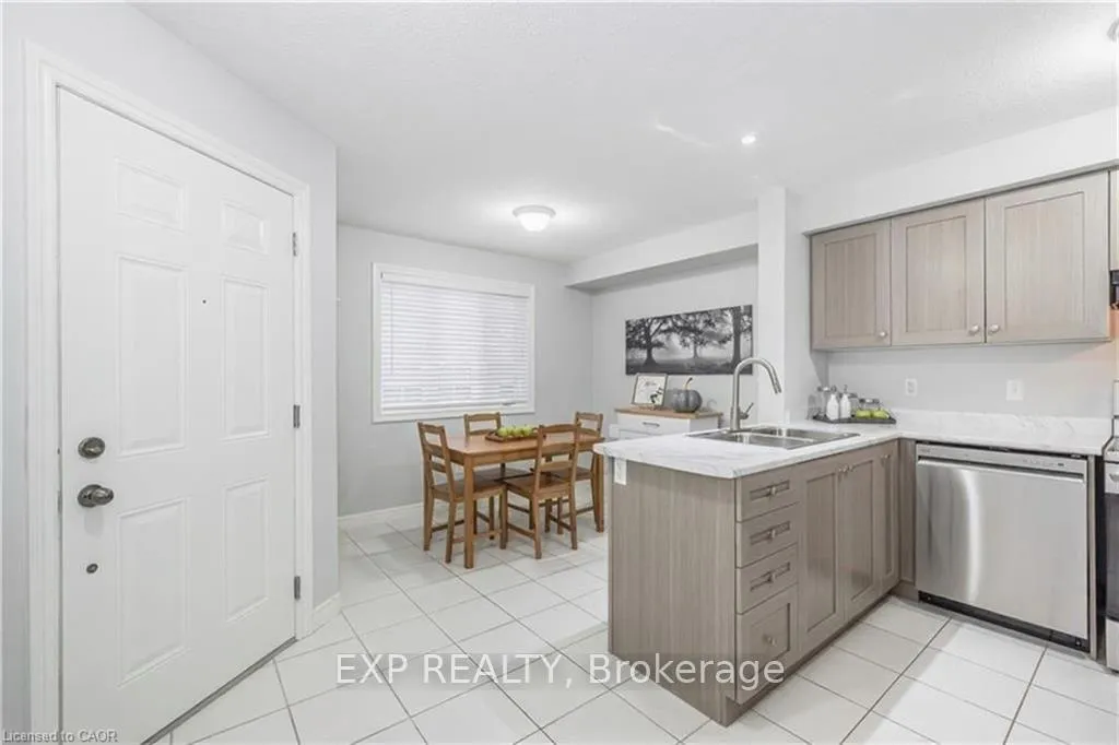 Photo 3 of Unit 26A, 15 Carere Crescent, Guelph, Victoria North — HOMEH