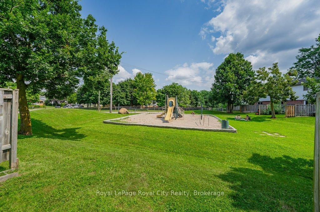 Photo 10 of Unit 5, 40 Imperial Road N, Guelph, Willow West/Sugarbush/West Acres — HOMEH