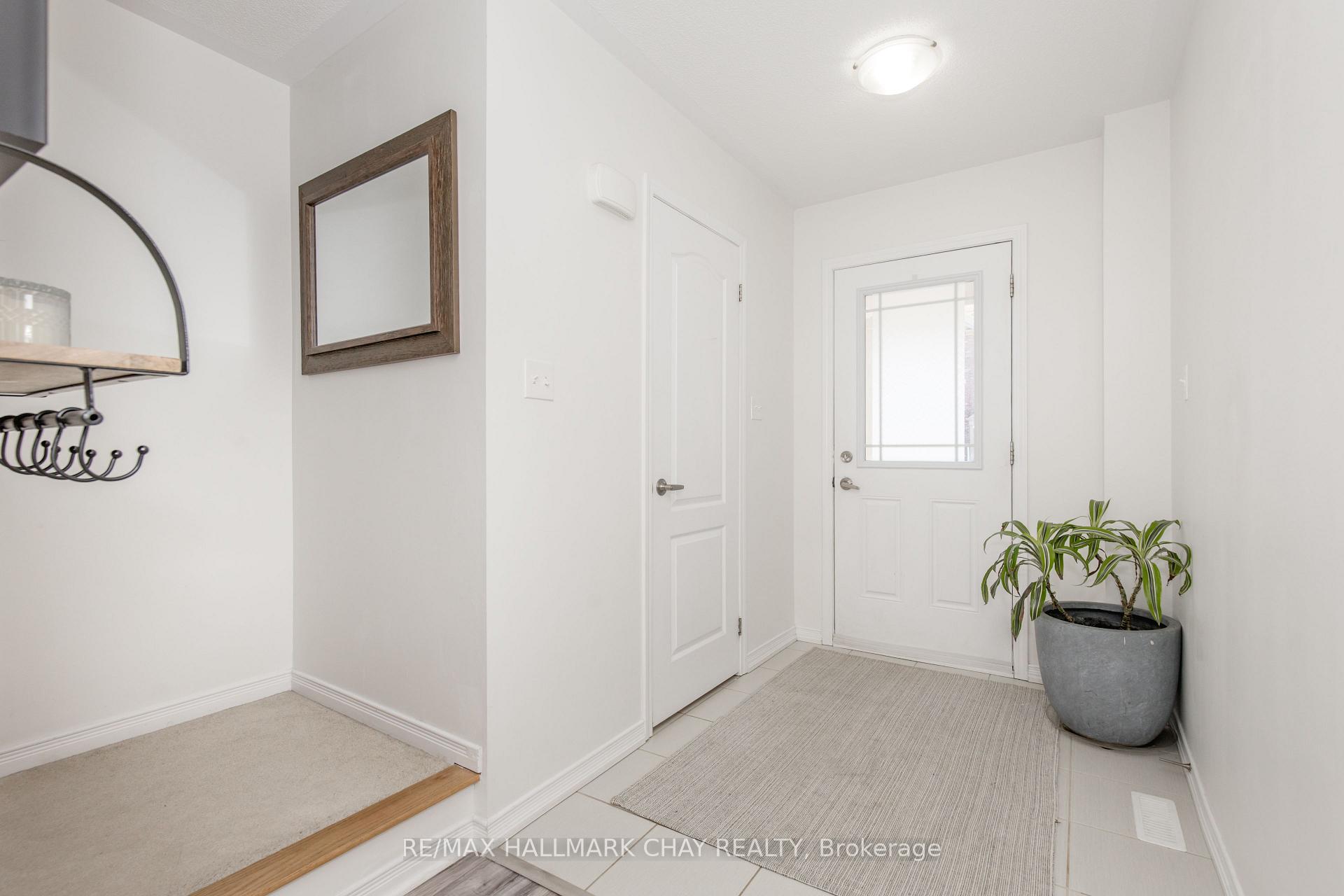 Photo 2 of 82 Franks Way, Barrie, Allandale — HOMEH