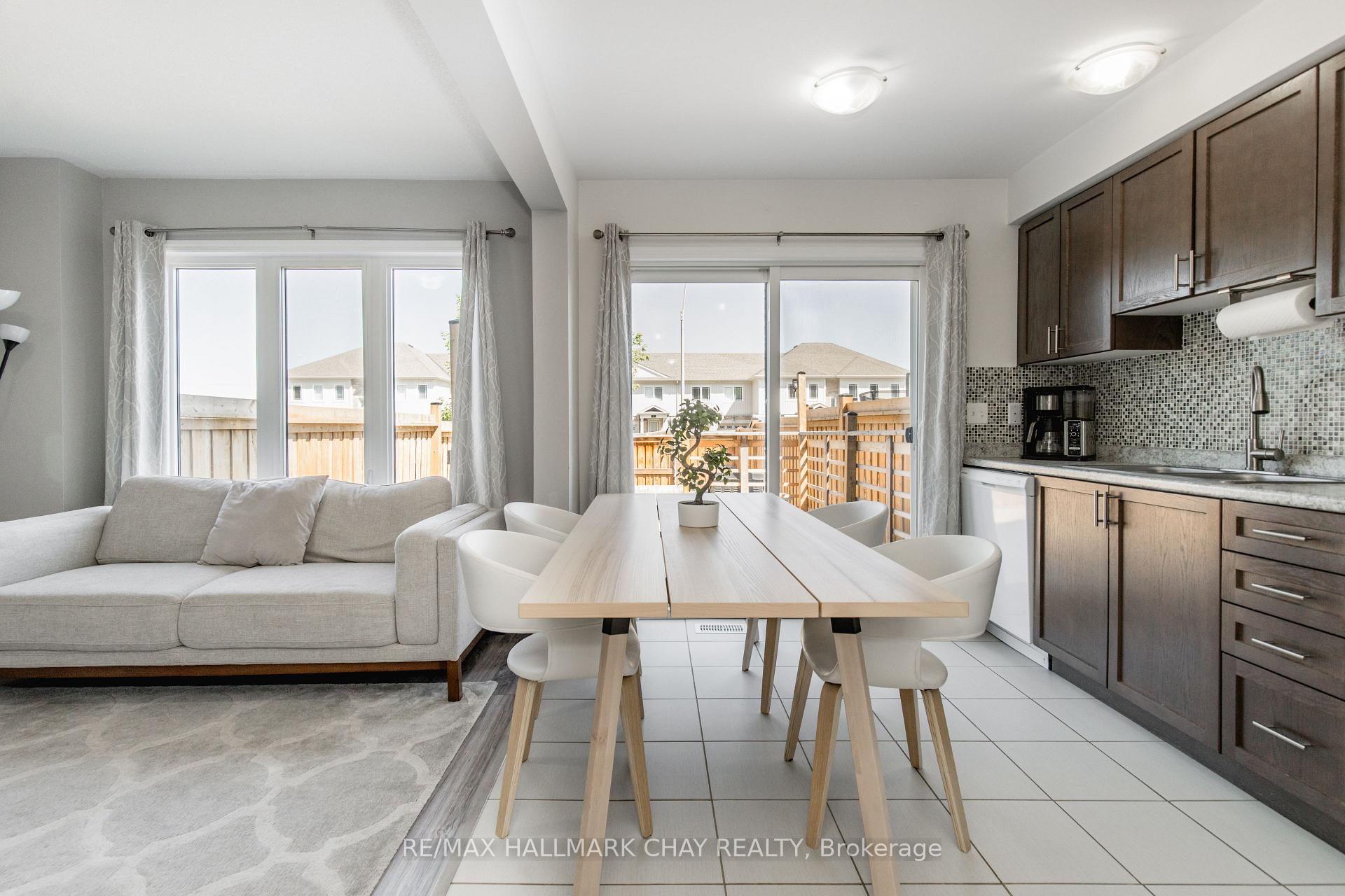Photo 4 of 82 Franks Way, Barrie, Allandale — HOMEH