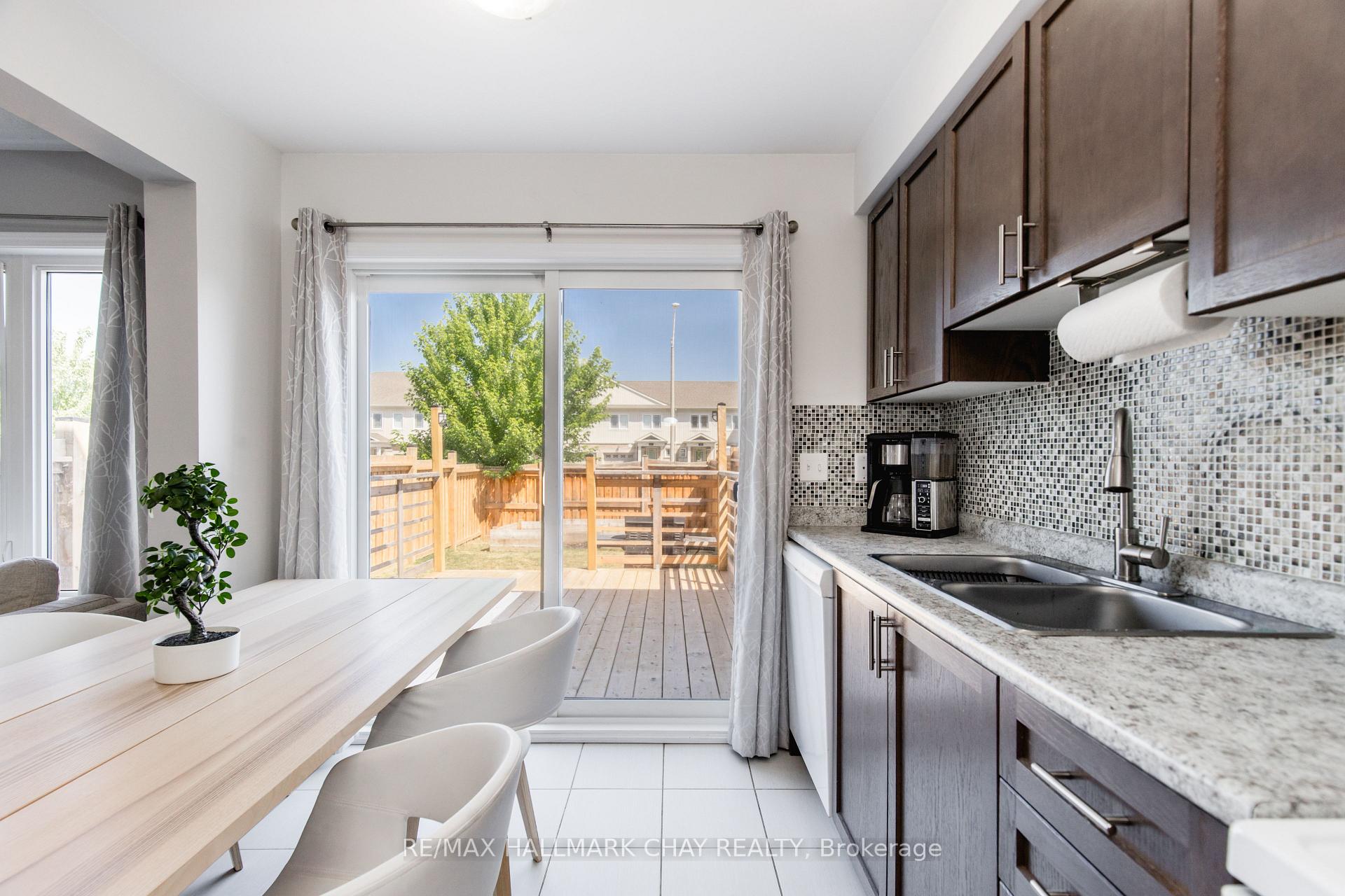 Photo 6 of 82 Franks Way, Barrie, Allandale — HOMEH