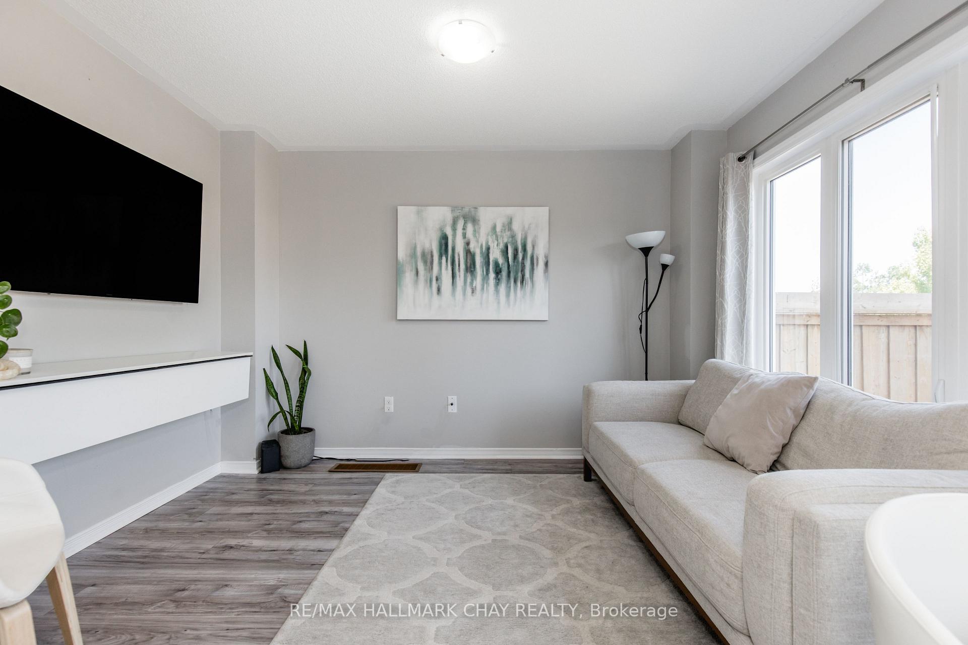 Photo 8 of 82 Franks Way, Barrie, Allandale — HOMEH