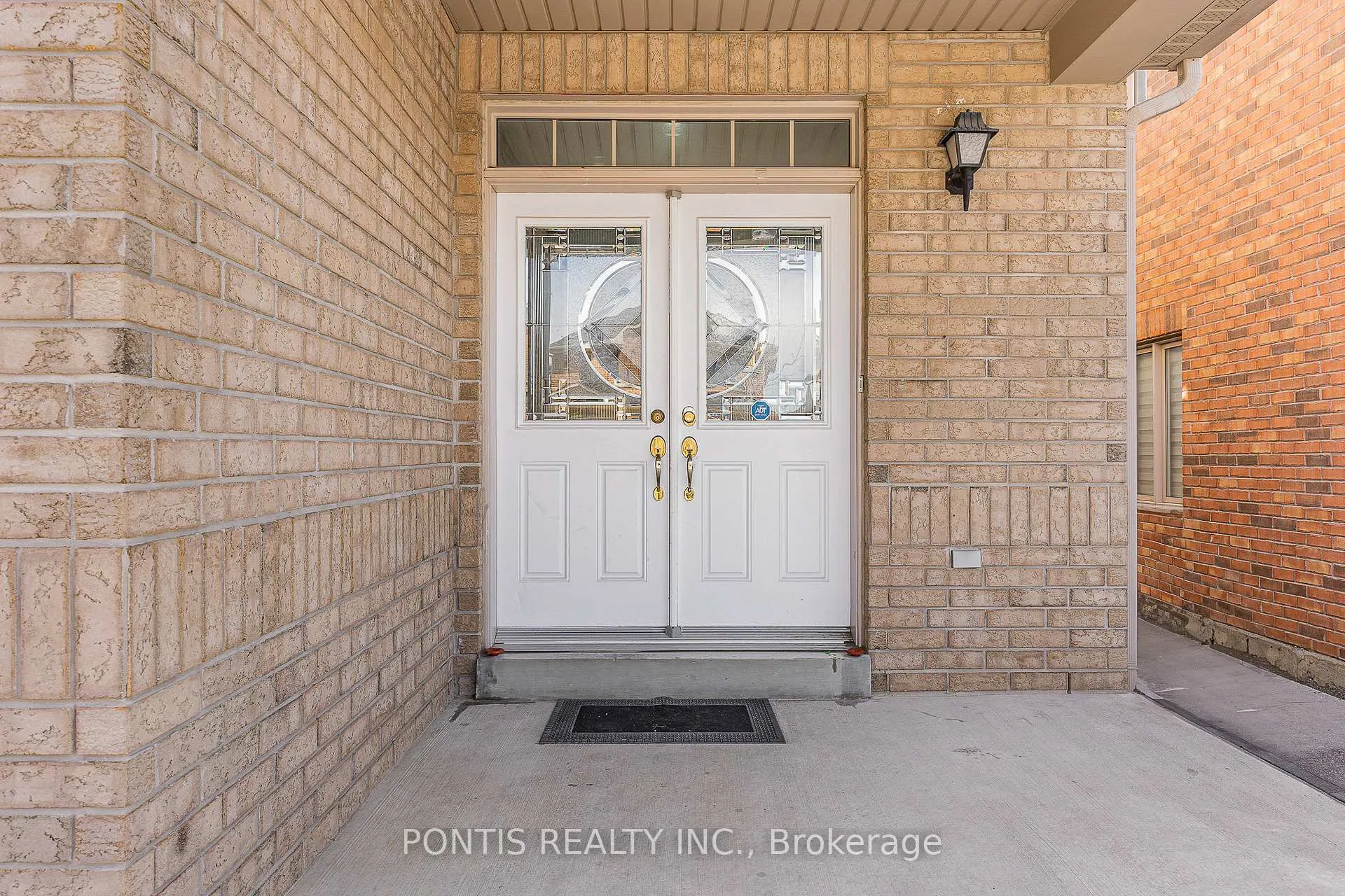 Photo 3 of 72 Vanwood Crescent, Brampton, Vales of Castlemore — HOMEH