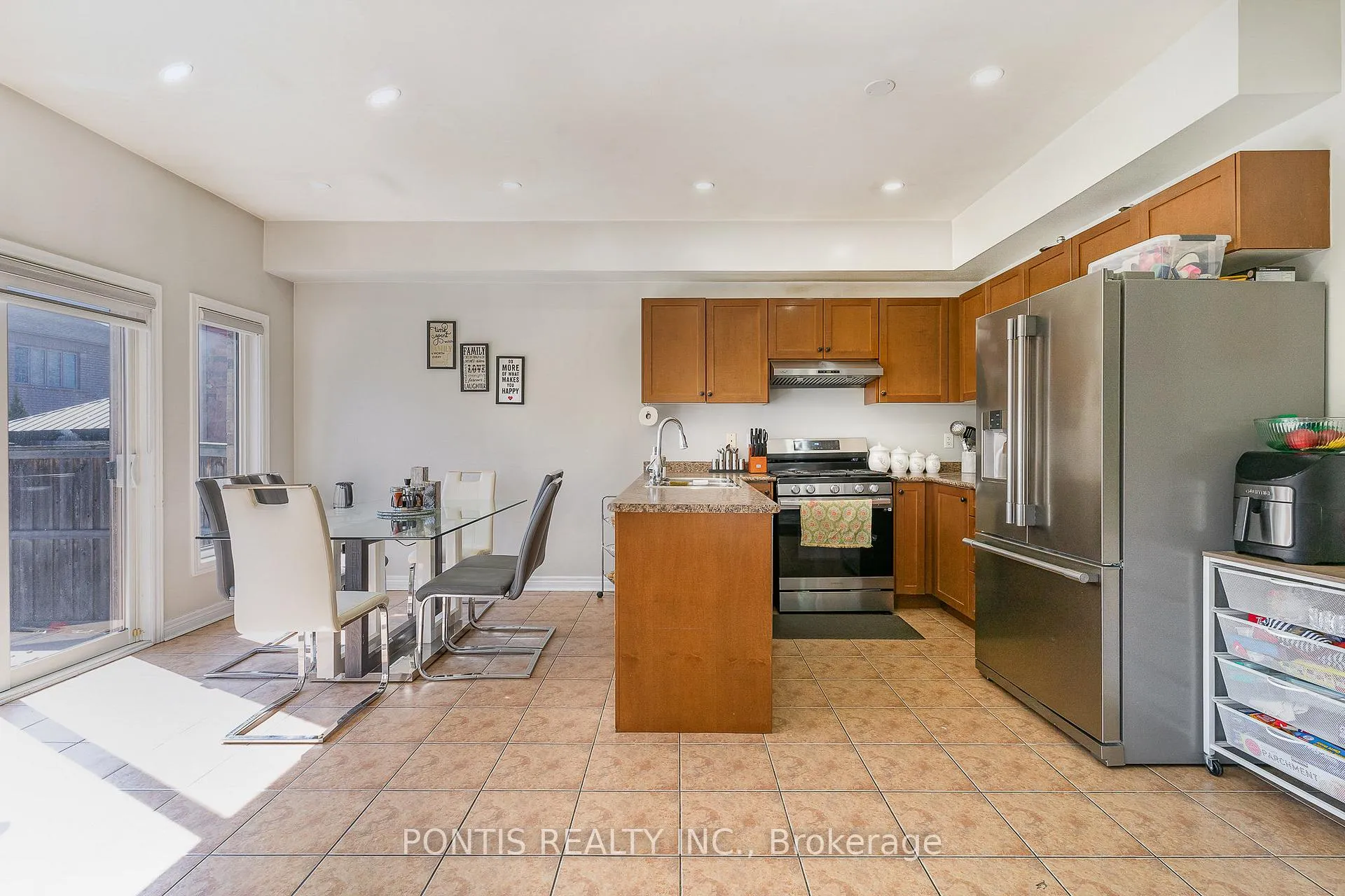 Photo 13 of 72 Vanwood Crescent, Brampton, Vales of Castlemore — HOMEH