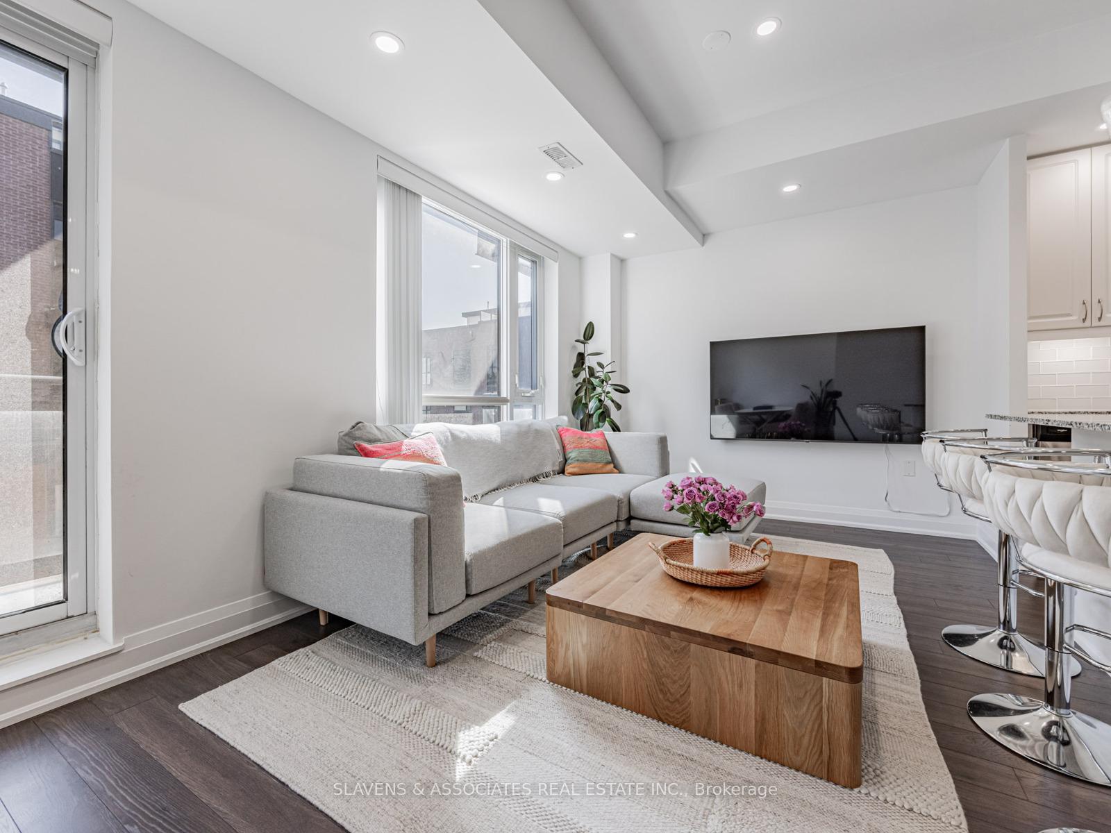 Photo 3 of Unit D1203, 5289 Highway 7, Vaughan, Vaughan Grove — HOMEH