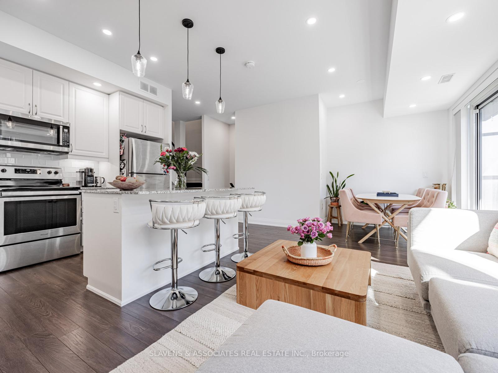 Photo 6 of Unit D1203, 5289 Highway 7, Vaughan, Vaughan Grove — HOMEH