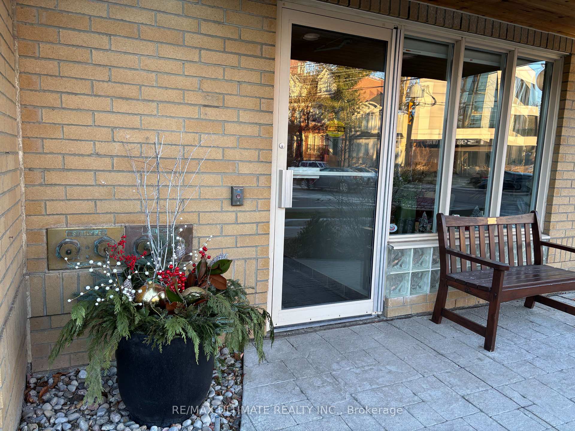Photo 5 of Unit 402, 1387 Bayview Avenue, Toronto, Leaside — HOMEH