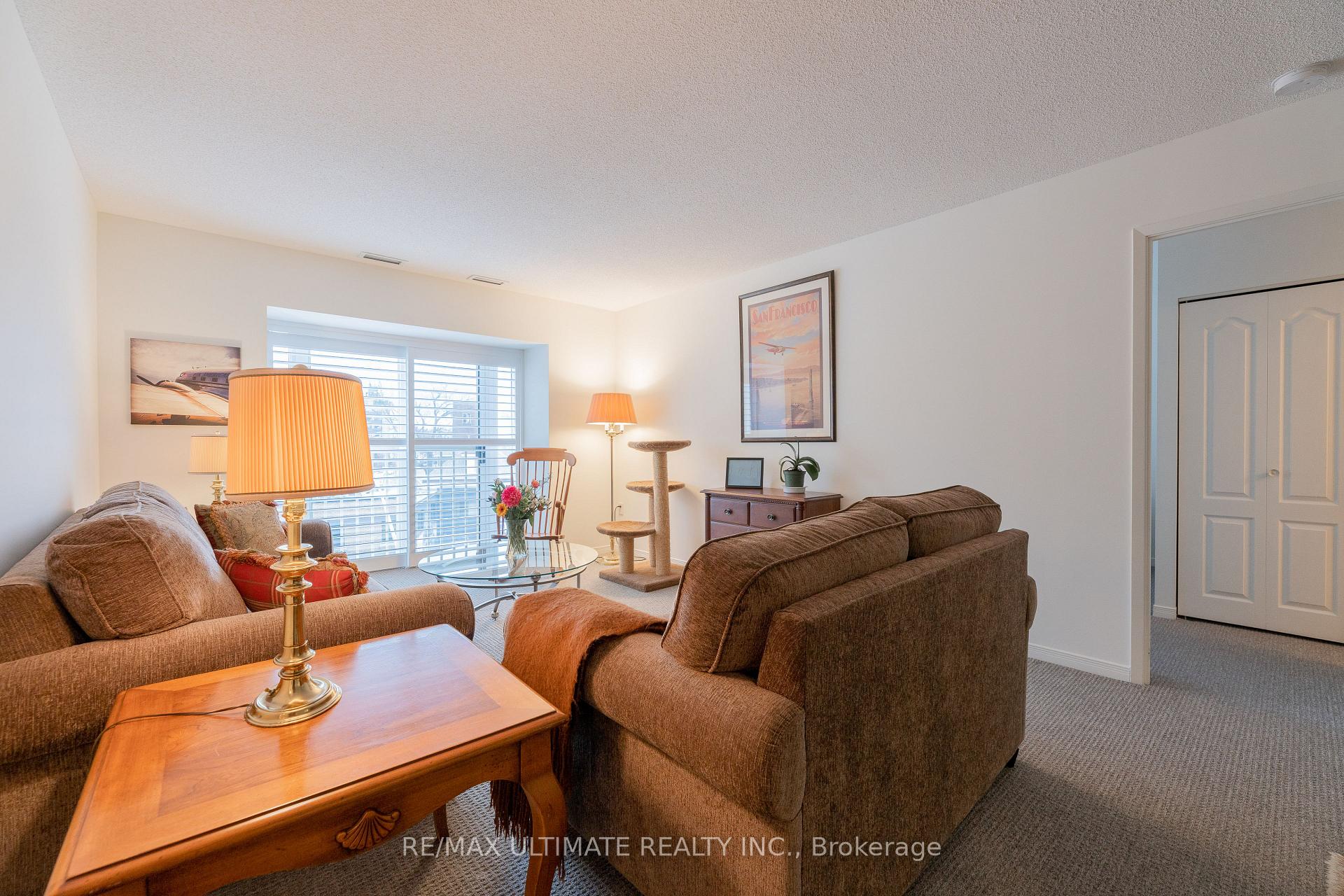 Photo 7 of Unit 402, 1387 Bayview Avenue, Toronto, Leaside — HOMEH