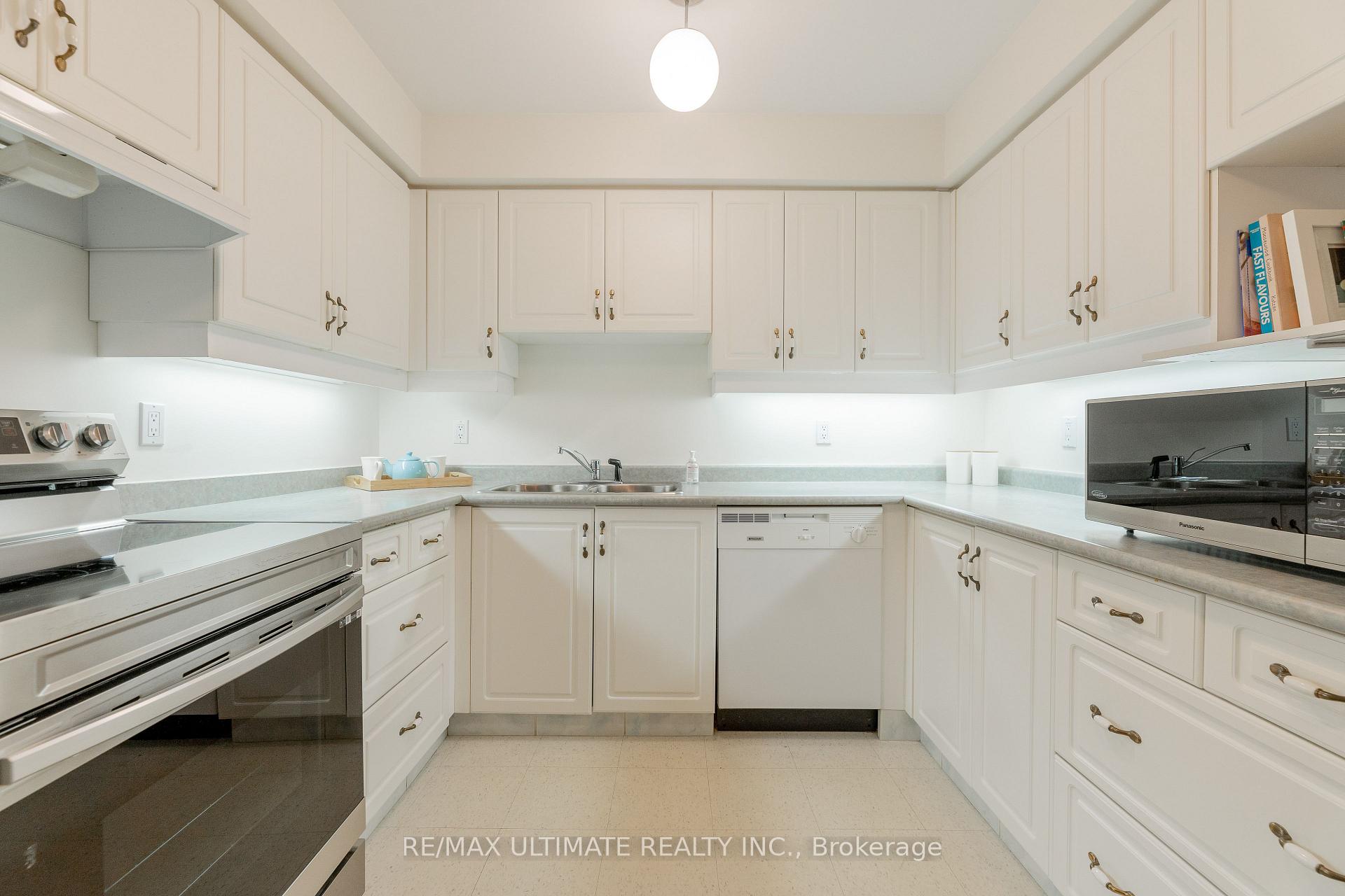Photo 8 of Unit 402, 1387 Bayview Avenue, Toronto, Leaside — HOMEH