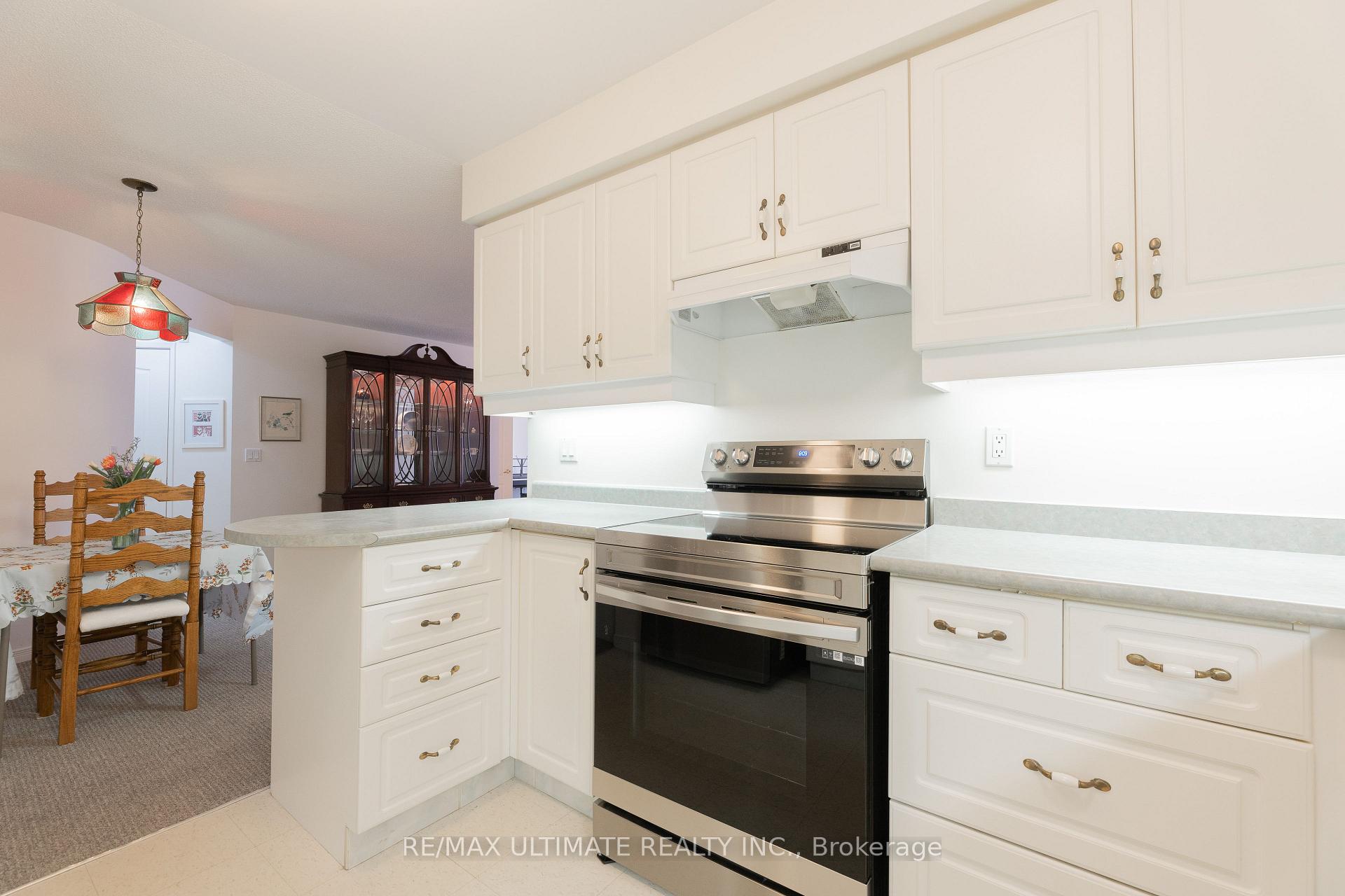 Photo 6 of Unit 402, 1387 Bayview Avenue, Toronto, Leaside — HOMEH