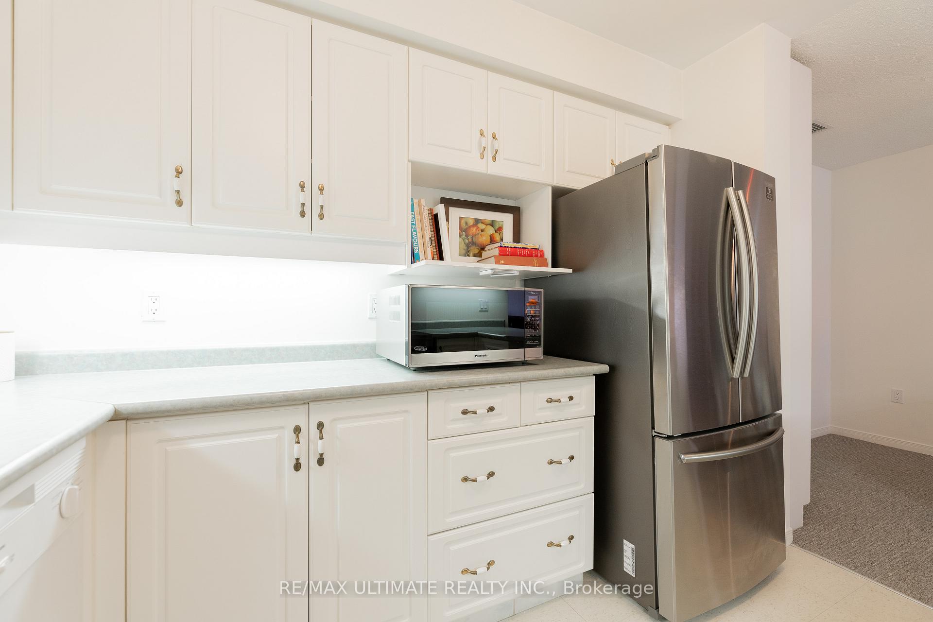 Photo 16 of Unit 402, 1387 Bayview Avenue, Toronto, Leaside — HOMEH