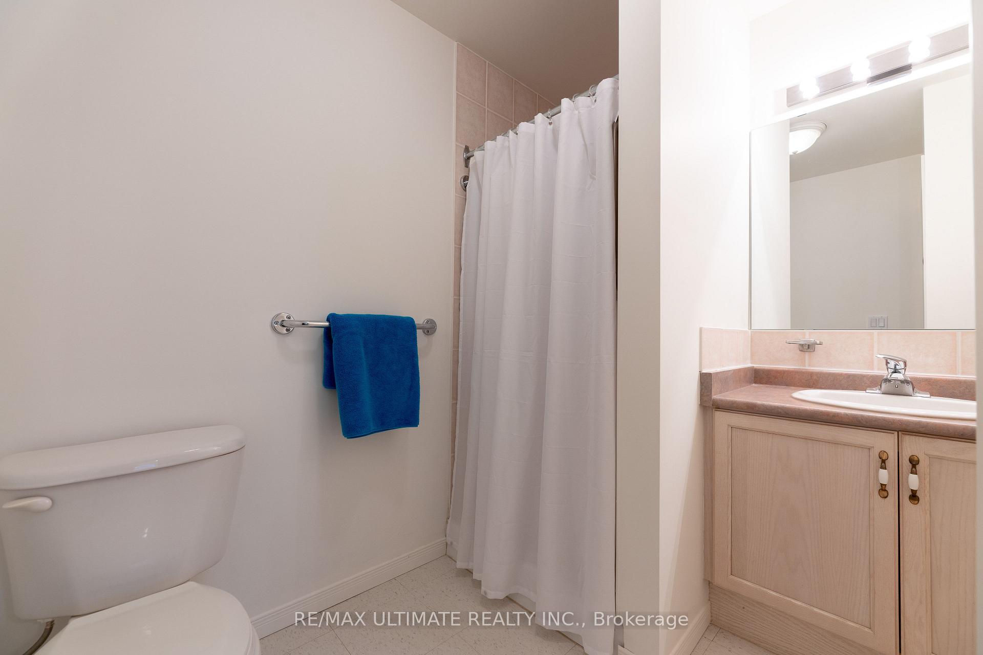 Photo 14 of Unit 402, 1387 Bayview Avenue, Toronto, Leaside — HOMEH