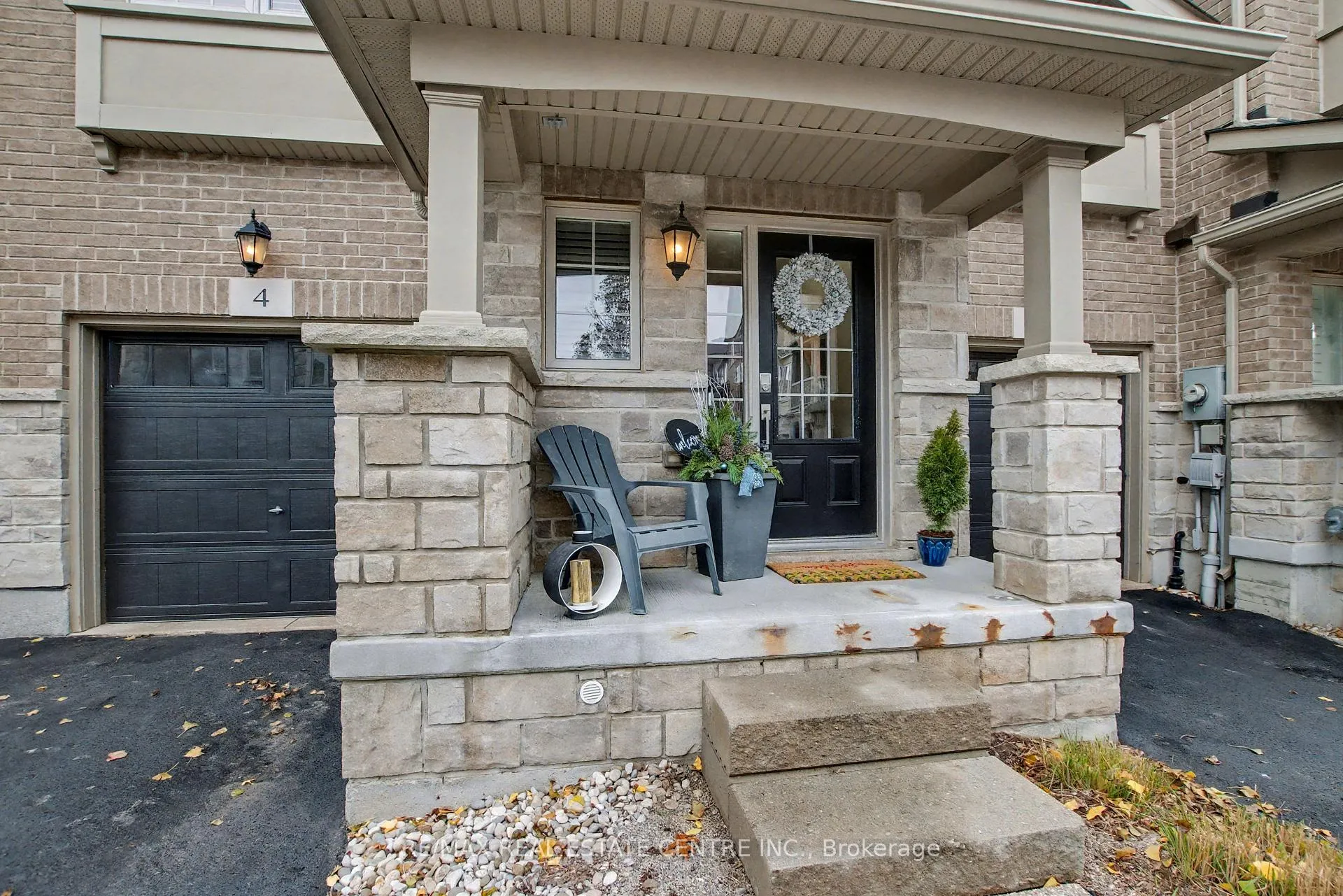 Photo 2 of Unit 4, 215 Dundas Street E, Hamilton, Waterdown — HOMEH