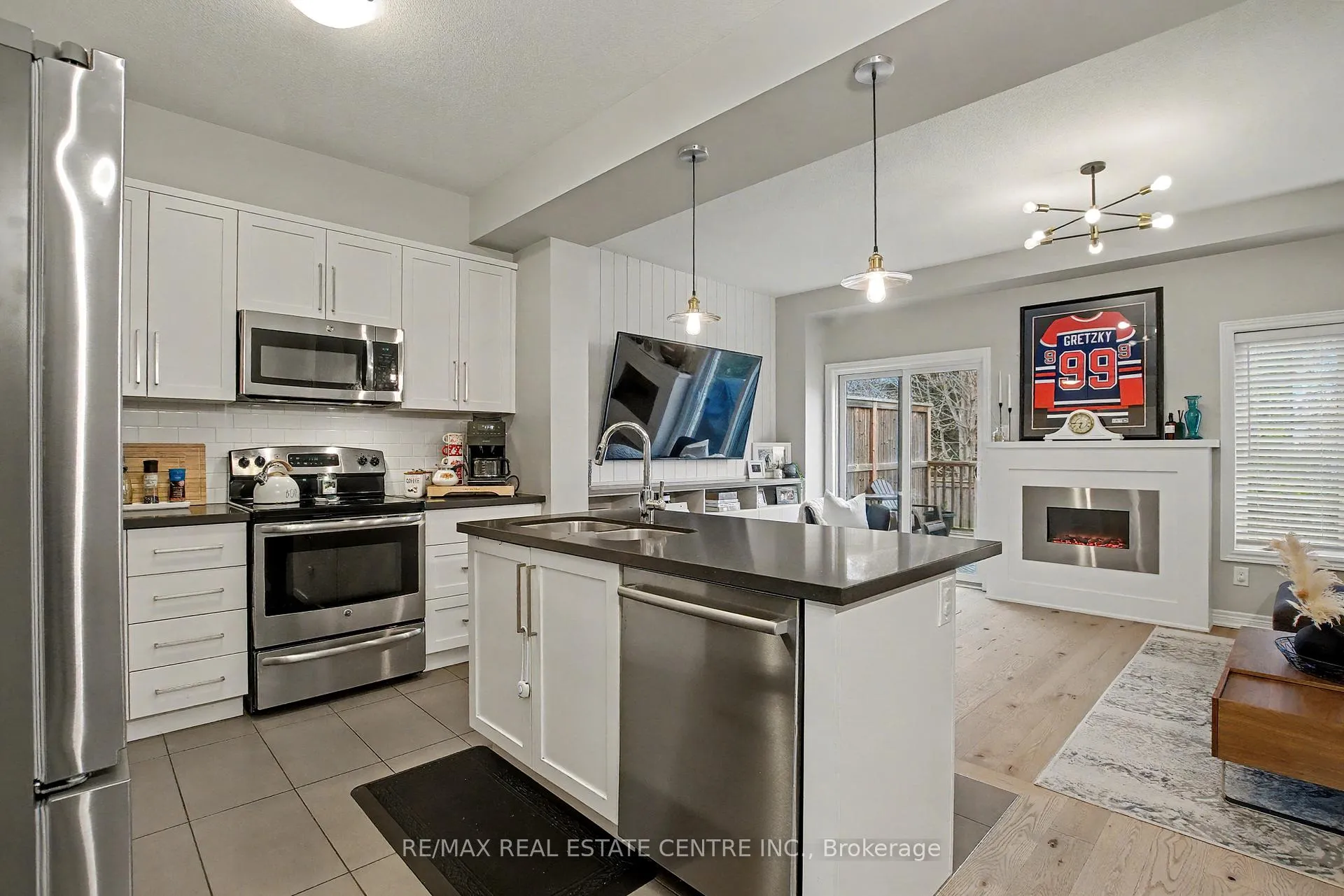 Photo 8 of Unit 4, 215 Dundas Street E, Hamilton, Waterdown — HOMEH