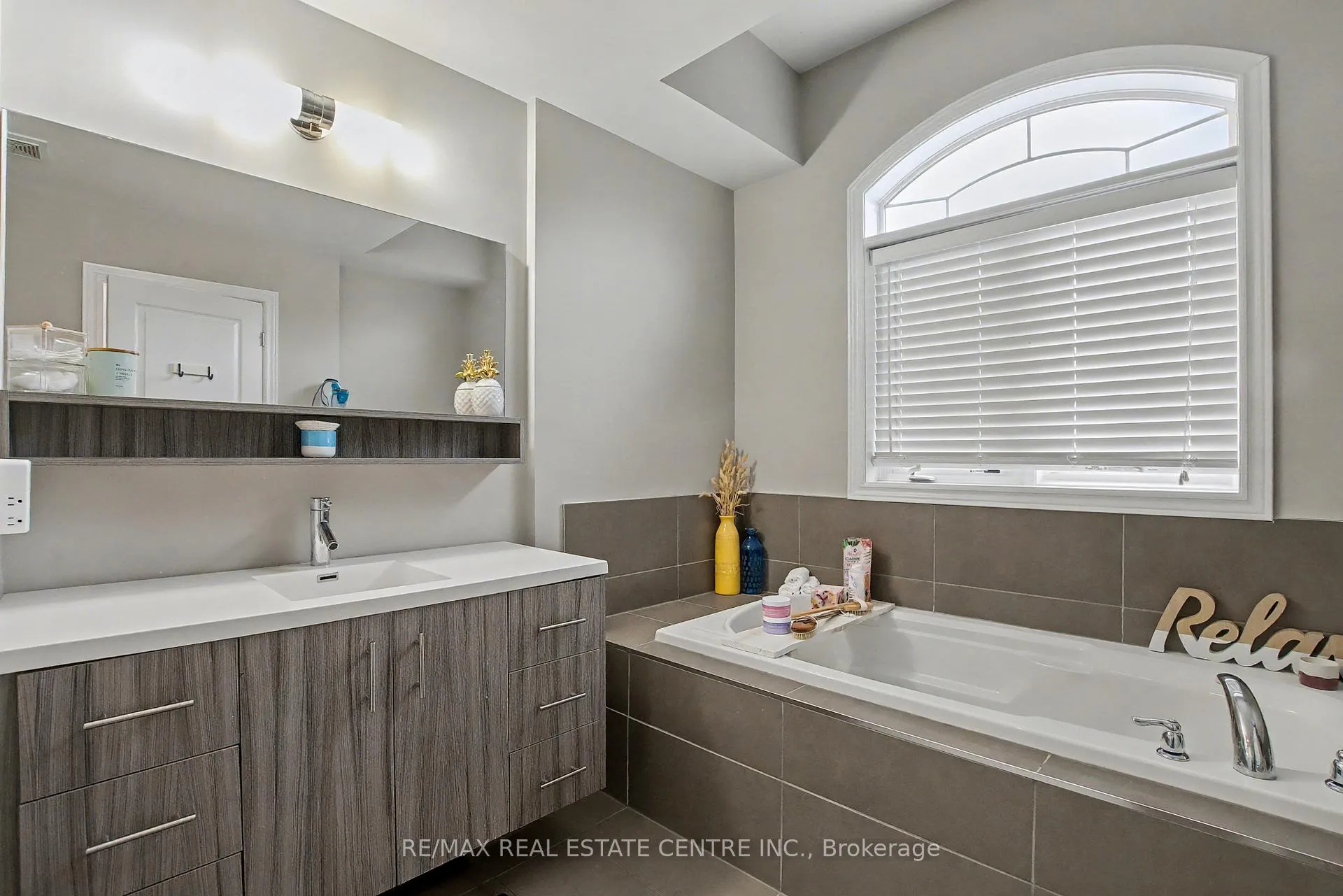 Photo 29 of Unit 4, 215 Dundas Street E, Hamilton, Waterdown — HOMEH