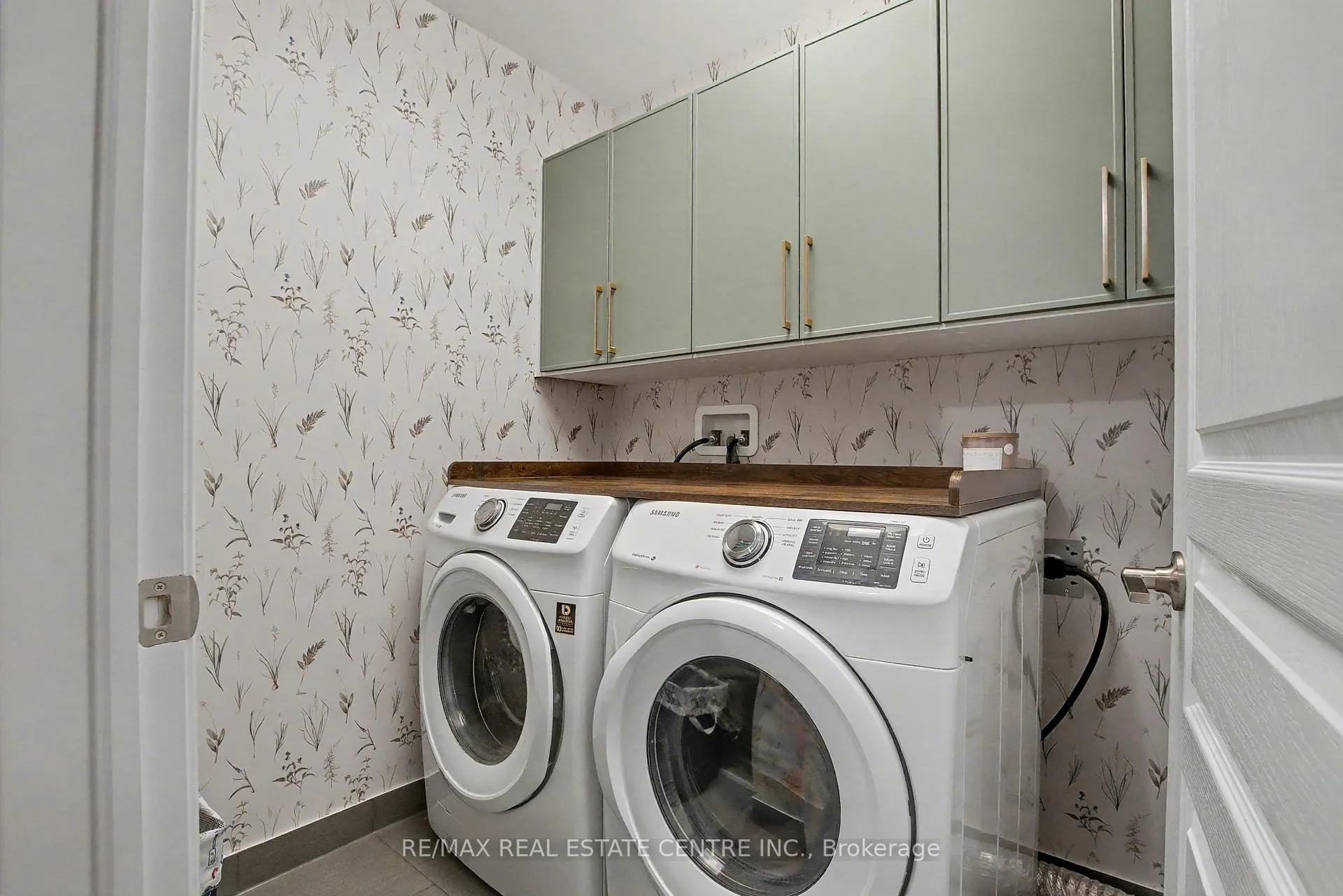 Photo 31 of Unit 4, 215 Dundas Street E, Hamilton, Waterdown — HOMEH