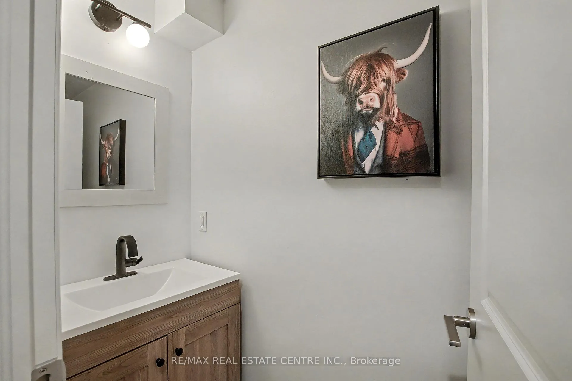 Photo 38 of Unit 4, 215 Dundas Street E, Hamilton, Waterdown — HOMEH