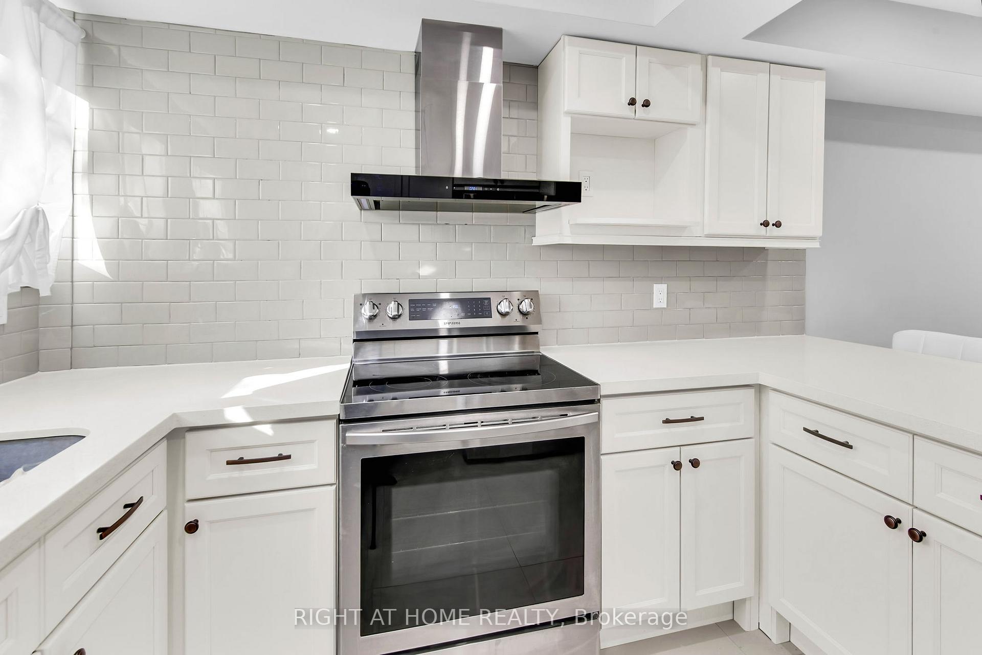 Photo 8 of Unit 13, 2716 St Clair Avenue E, Toronto, O'Connor-Parkview — HOMEH