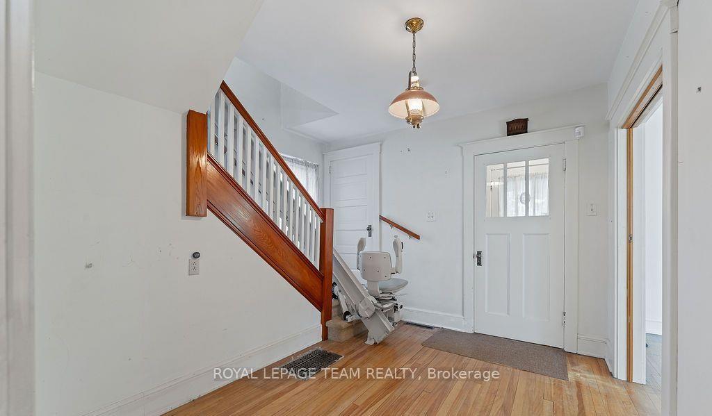 Photo 2 of 472 Edison Avenue, Ottawa, McKellar/Highland — HOMEH