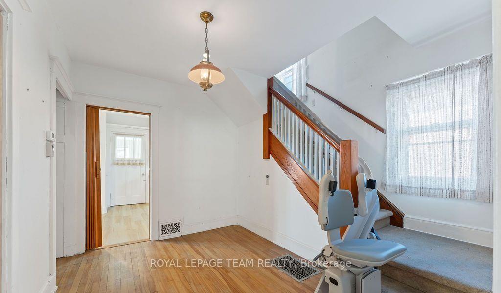 Photo 6 of 472 Edison Avenue, Ottawa, McKellar/Highland — HOMEH