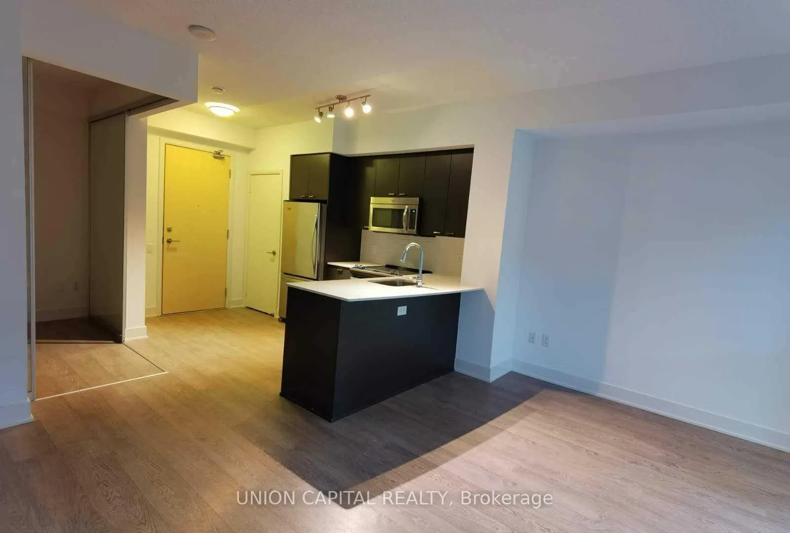 Photo 1 of Unit 504, 30 Roehampton Avenue, Toronto, Mount Pleasant West — HOMEH