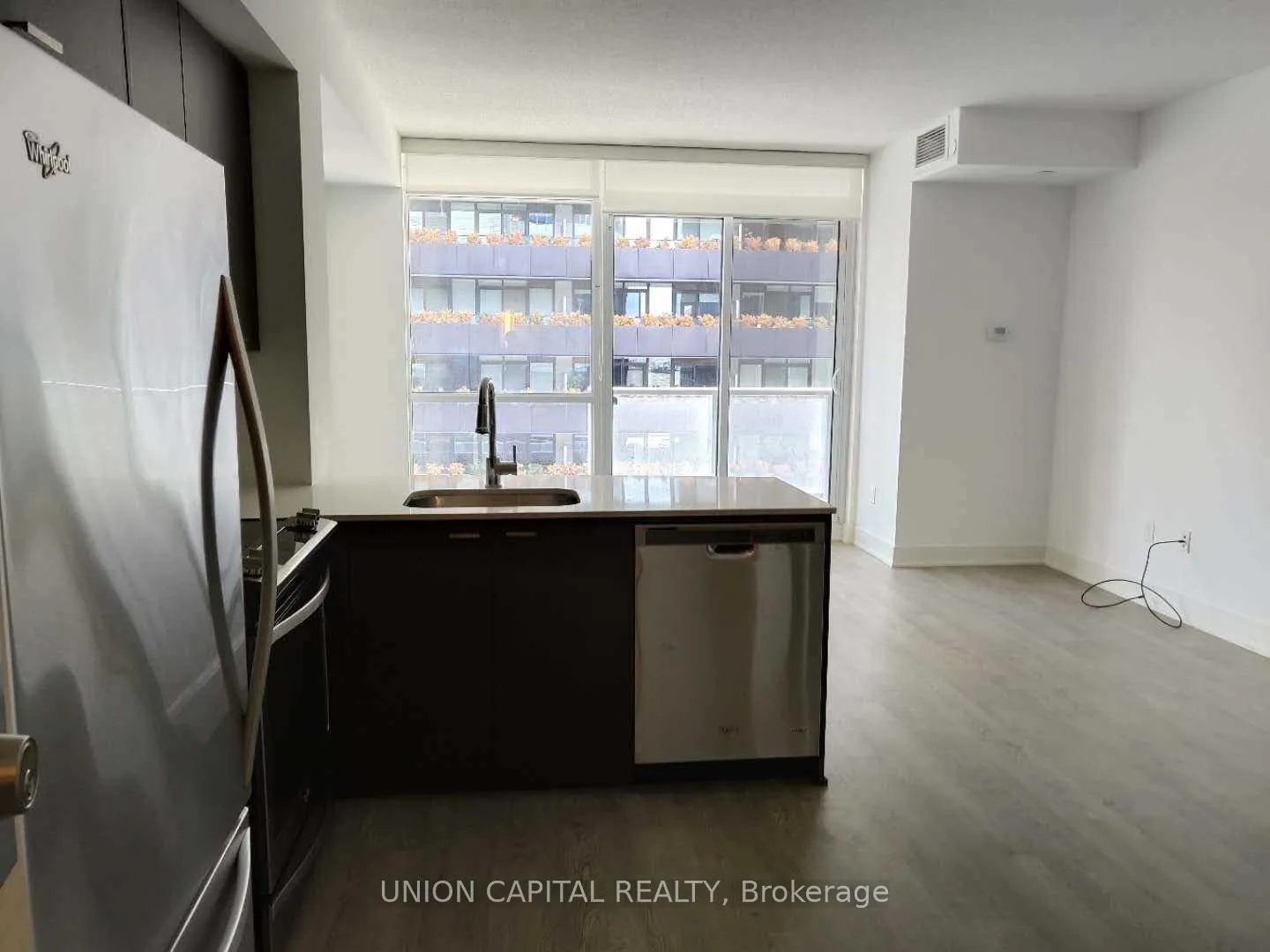 Photo 3 of Unit 504, 30 Roehampton Avenue, Toronto, Mount Pleasant West — HOMEH