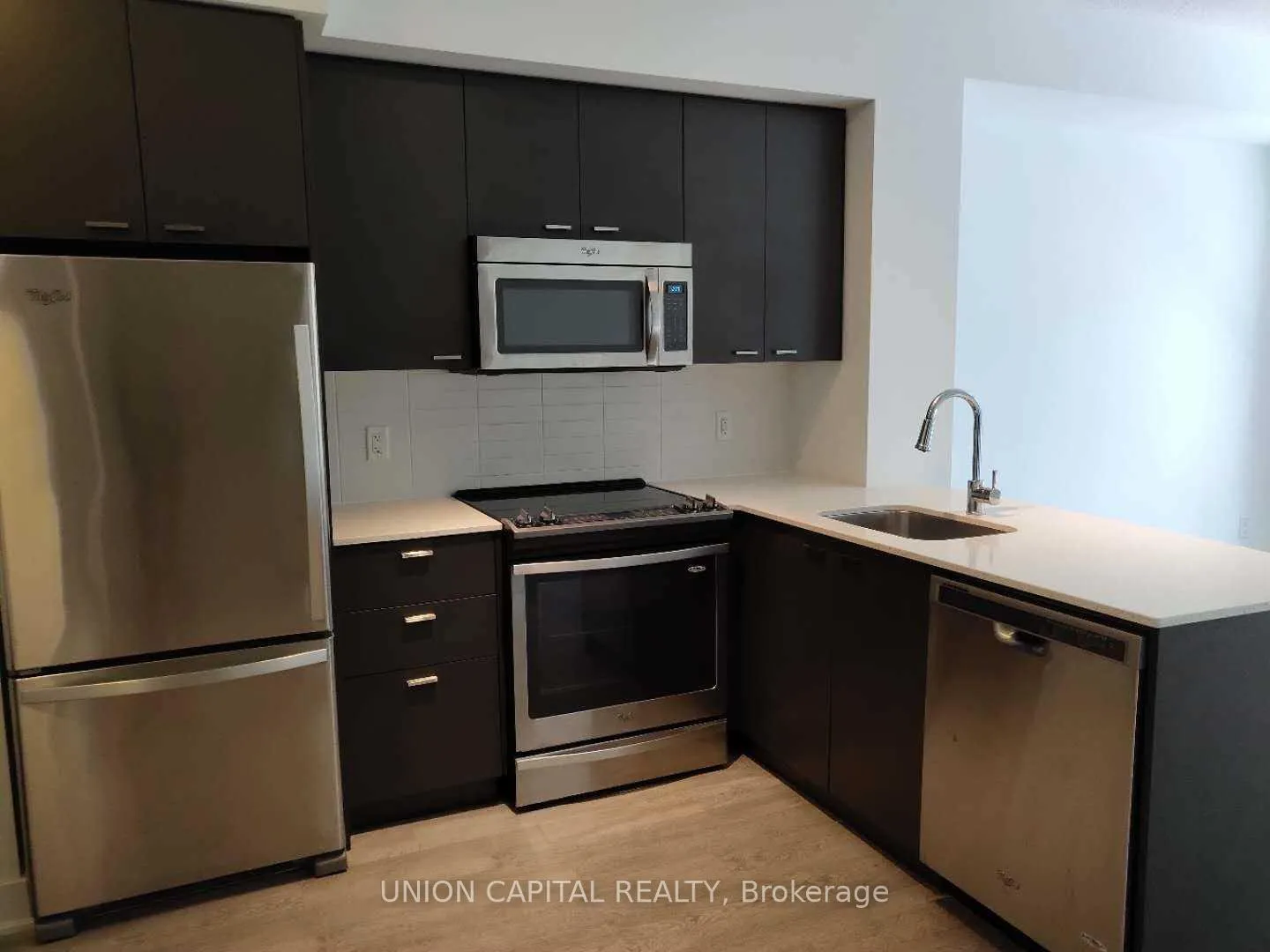 Photo 4 of Unit 504, 30 Roehampton Avenue, Toronto, Mount Pleasant West — HOMEH