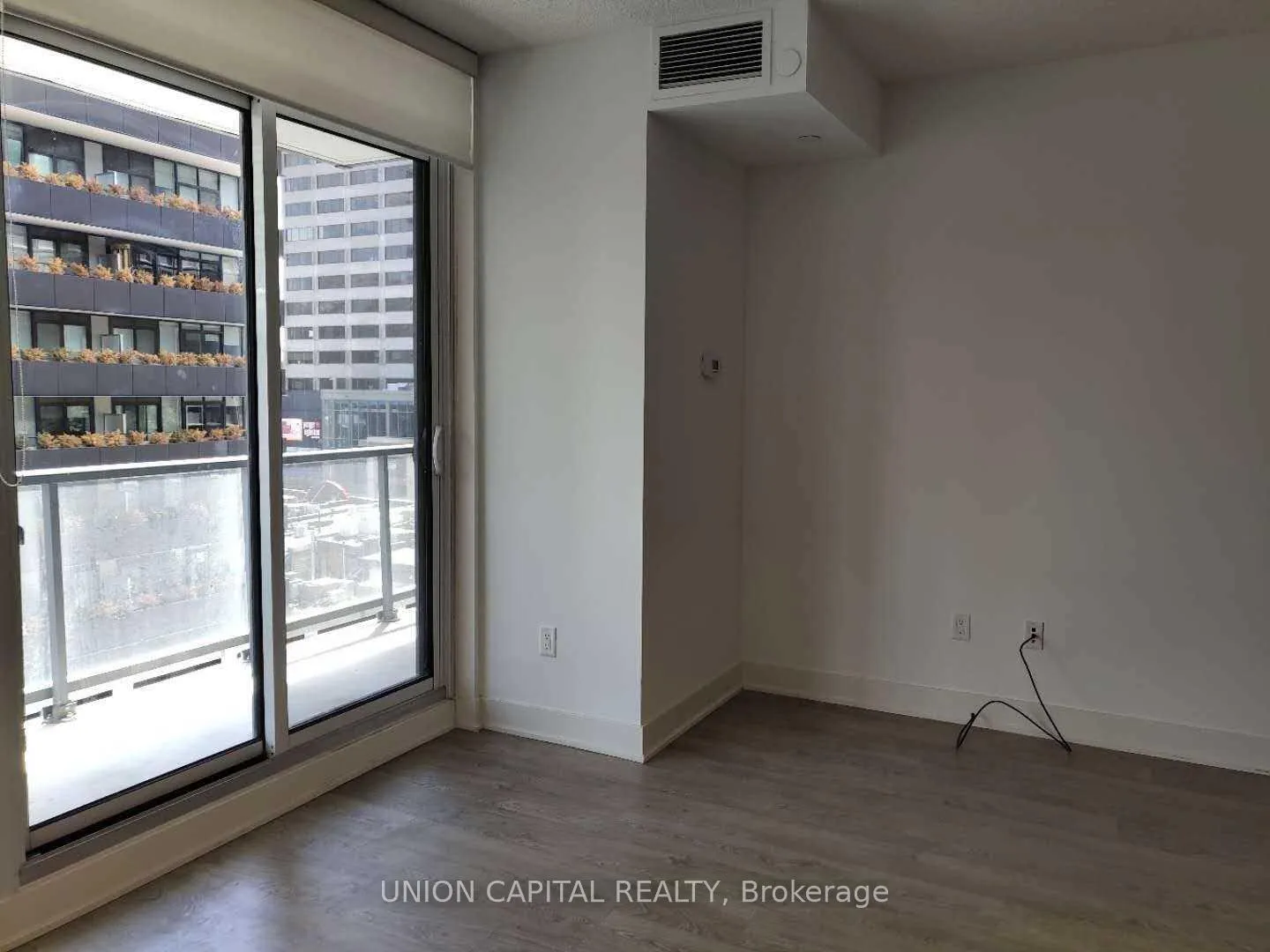 Photo 7 of Unit 504, 30 Roehampton Avenue, Toronto, Mount Pleasant West — HOMEH
