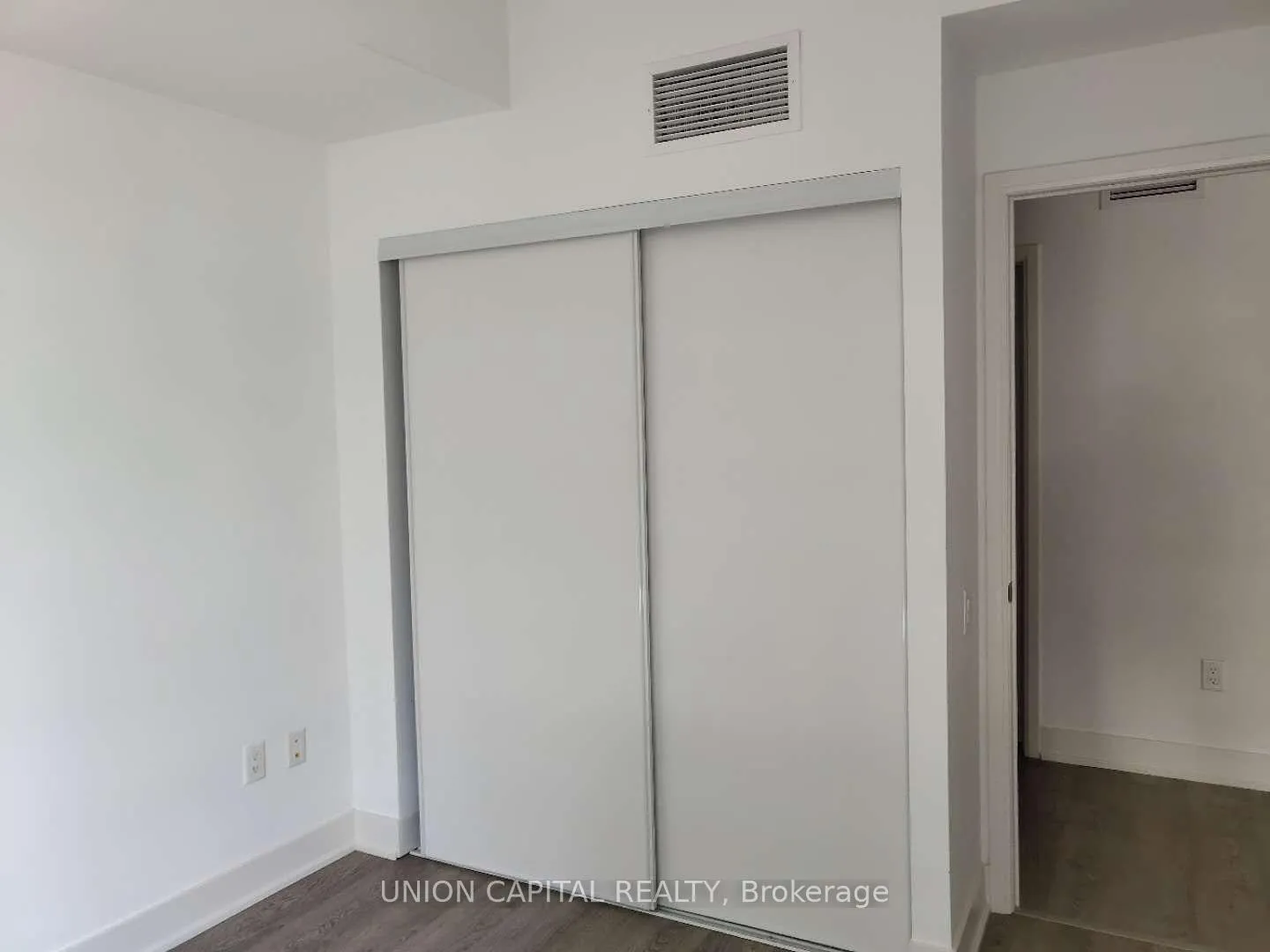 Photo 9 of Unit 504, 30 Roehampton Avenue, Toronto, Mount Pleasant West — HOMEH