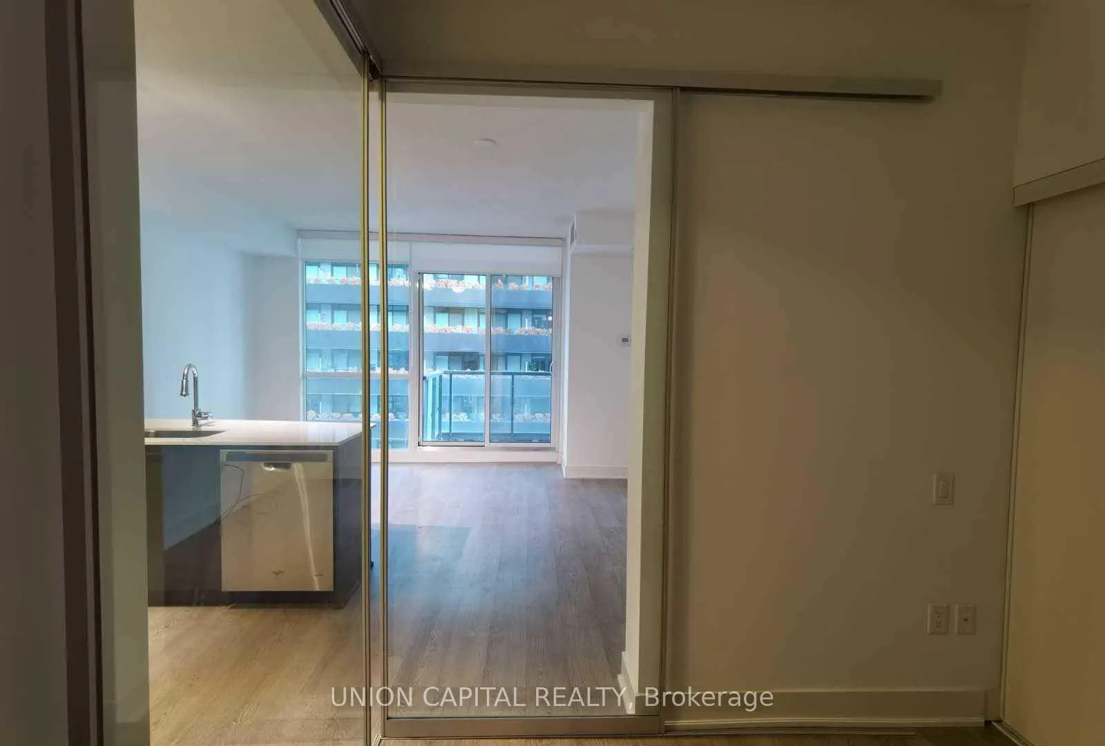 Photo 10 of Unit 504, 30 Roehampton Avenue, Toronto, Mount Pleasant West — HOMEH