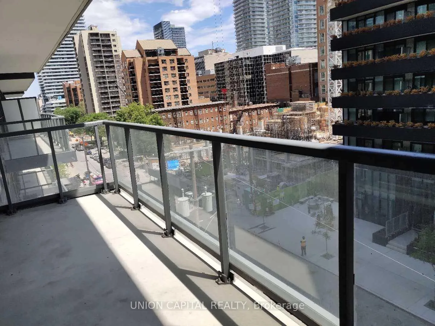 Photo 15 of Unit 504, 30 Roehampton Avenue, Toronto, Mount Pleasant West — HOMEH