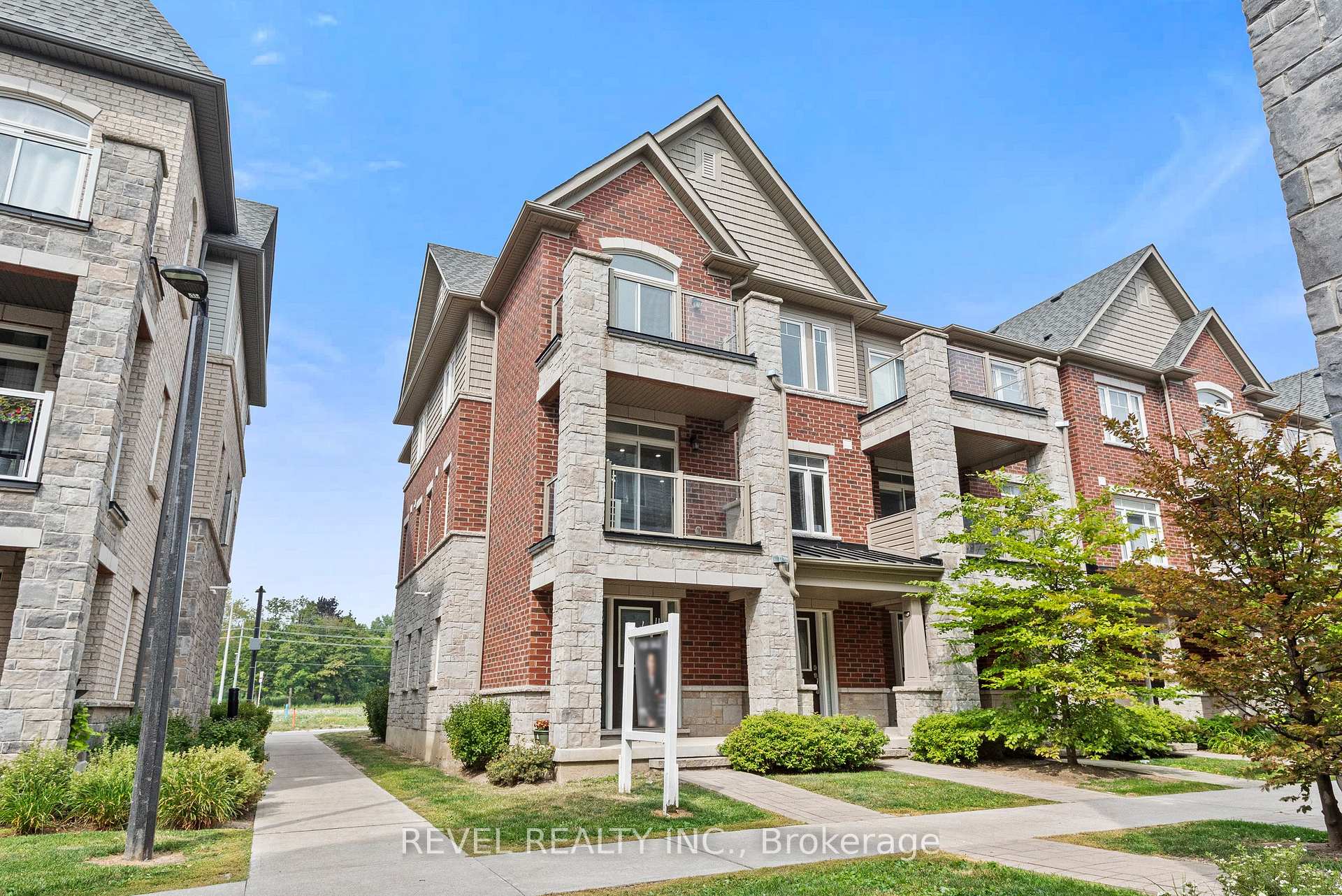 Front of 2621 Garrison Crossing